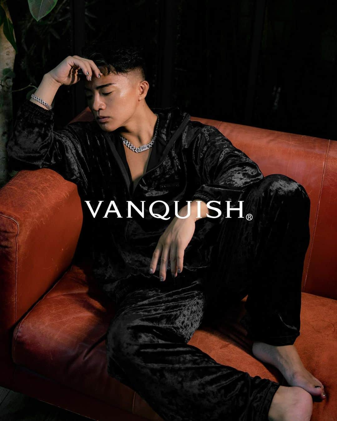 ヴァンキッシュのインスタグラム：「VANQUISH Winter Collection 2023.  Available Now.  ▪️VA embroidery velour jacket[VYJ005] ▪️VA embroidery velour pants[VYP011]  #vanquish」