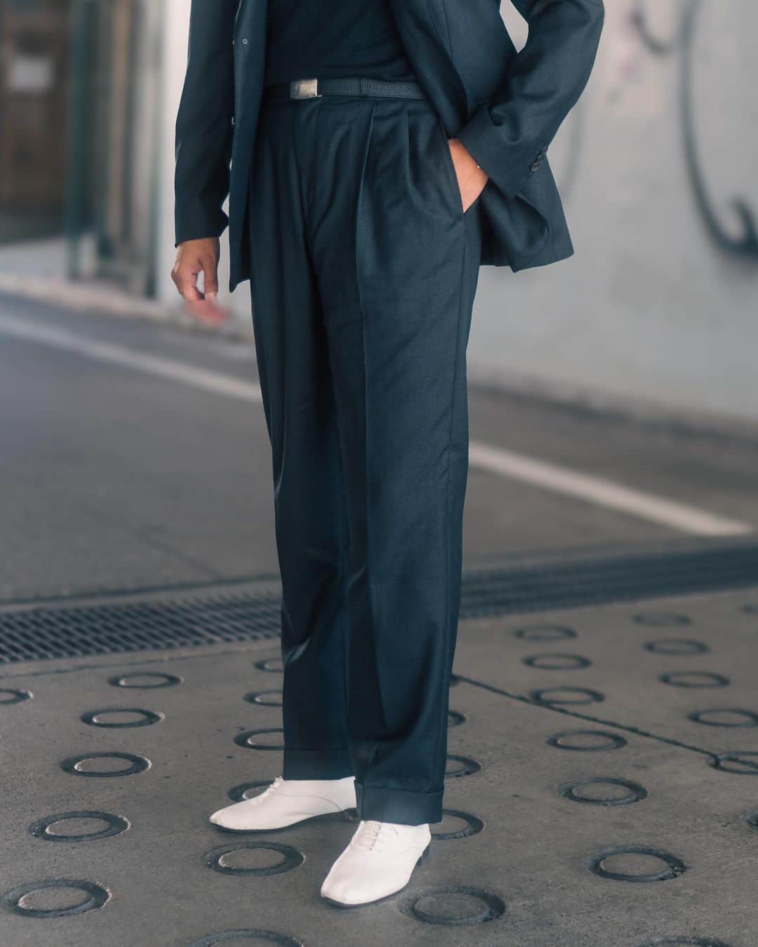 高田朋佳さんのインスタグラム写真 - (高田朋佳Instagram)「Monotone suits style.  #wearlness #salondewearlness #suitstyle #mezasnapoli #repetto #rosariaproduct」10月17日 18時56分 - tomoyoshi_takada
