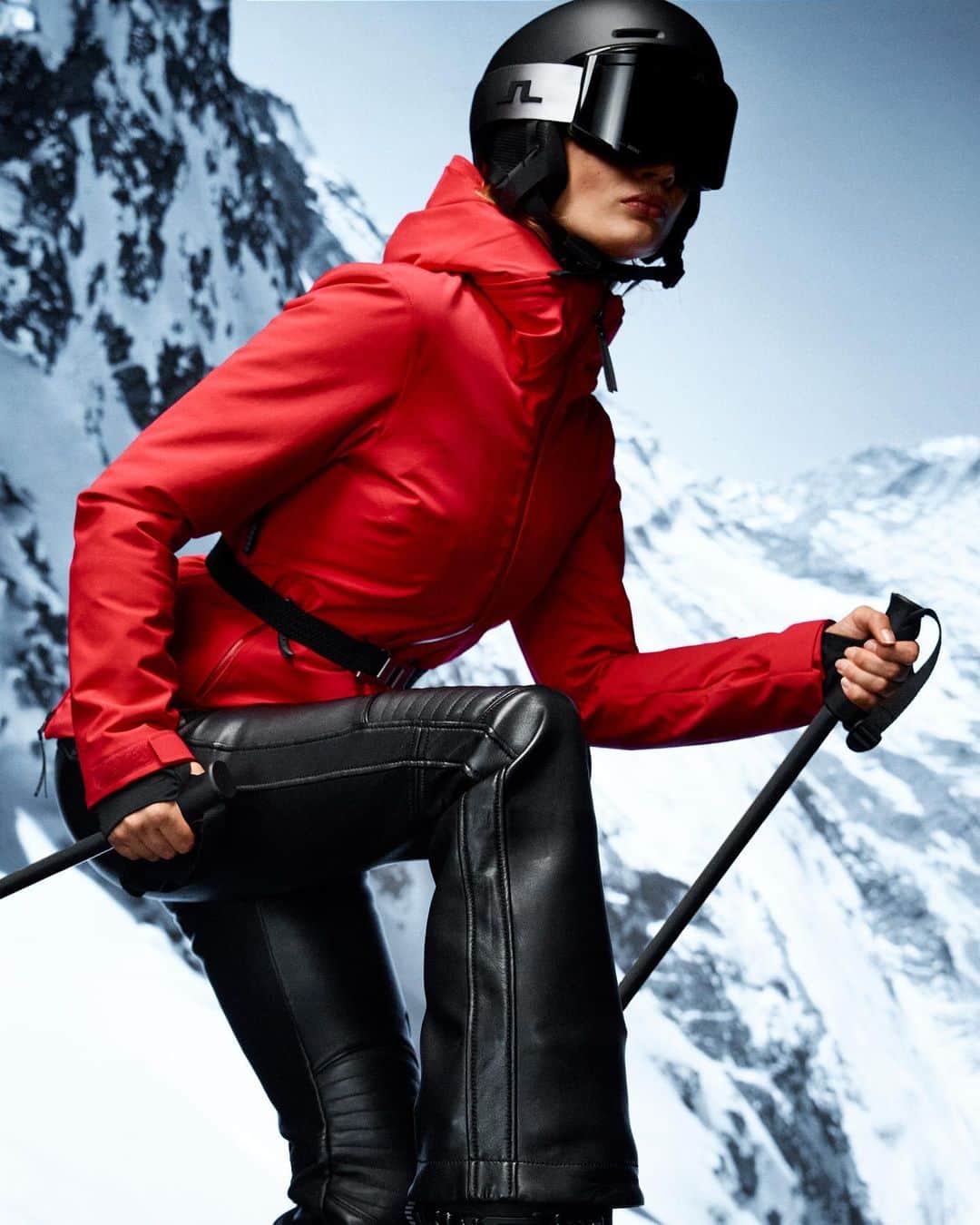 Jリンドバーグのインスタグラム：「Hit the slopes in looks merging style with innovation and performance.  Explore our ski collection at jlindeberg.com.」