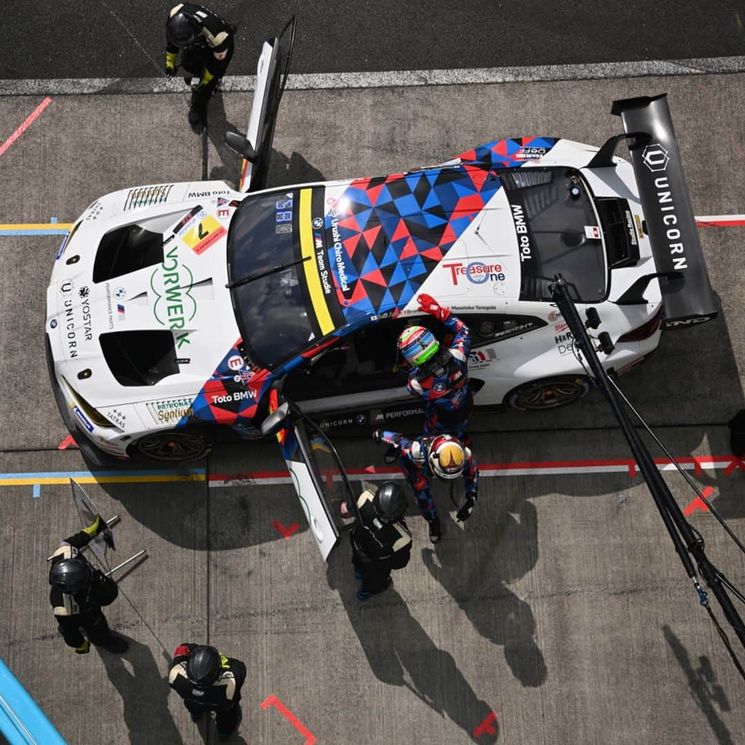 BMW Japanのインスタグラム：「いいねを押して一緒にBMW M TeamStudieを応援しましょう。 AUTOBACS SUPER GT 2023 SERIES Round.7 AUTOPOLIS GT 450km RACE シーズン最終戦に突入。  サクセスウェイトを半分下ろして戦う、オートポリスでは初めての450kmのレース。 予選Q1を担当するBruno Spengler選手はBグループ4番手タイムで予選進出。予選Q2を担当する荒選手は、決勝へ向けたタイヤでアタックするもライバルチームのタイムアップがあり11番手で予選Q2を終えた。  迎えた決勝。11番手からスタートするStudie BMW M4には荒選手が乗り込む。途中マシンにトラブルが発生するも周囲に感じさせないタイムで走行を重ね、54周目に6番手ポジション。後半を担当するBruno Spengler選手。Studie BMW M4の結果はいかに。  決勝レポートの詳細は @bmwjapan アカウントトップのURLからチェック。  #BMW #BMWJapan #駆けぬける歓び #BMWM #SuperGT #TeamStudie #BMWMTeamStudie #BMWmotorsport #SupergGTcameraclub #StudieBMWM4 #荒聖治 #brunospengler #AUTOPOLIS #オートポリス」