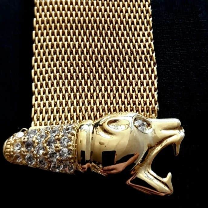 イオッセリアーニのインスタグラム：「Silver Barking dog 18k gold plated with set by hand cz. From our archive s/s 2014.  #iosselliani #iossellianisilverjewelry #vintagejewelry #archive #silverjewelry #silver #18kplating #crystaljewelry #cubiczirconia」