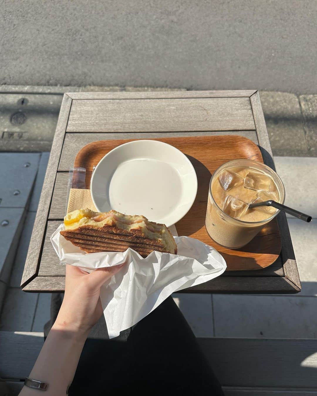 涼佳のインスタグラム：「激うまだったフォカッチャ🥪☕️♡  フォカッチャってこんなに美味しかったっけ？ てくらいサックサクでうまかった🤤」