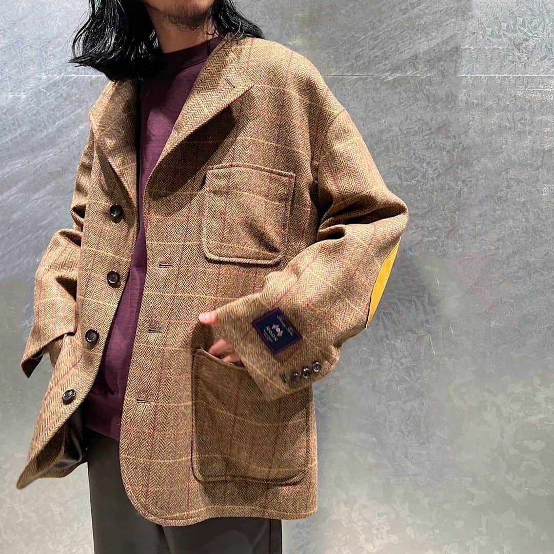 のインスタグラム：「＜INSCRIRE＞ × ＜H BEAUTY&YOUTH＞ COLLAR LESS JACKET ¥130,900 Size: 44/46 (着用スタッフ: 182cm 着用サイズ: 46)  #H_beautyandyouth #エイチビューティアンドユース @h_beautyandyouth  #BEAUTYANDYOUTH #ビューティアンドユース #Unitedarrows #ユナイテッドアローズ #inscrire @inscrire_official」