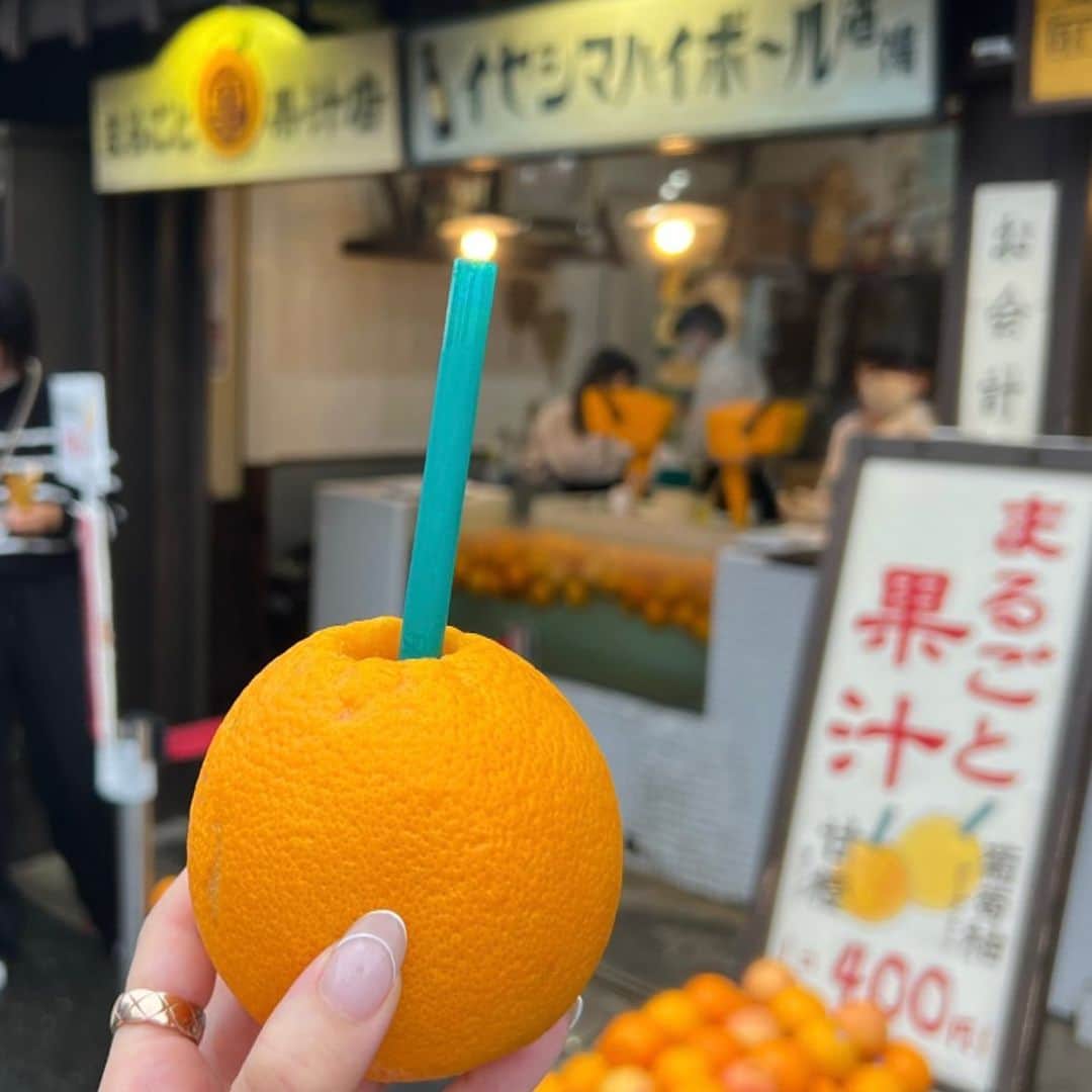 yuukii.iさんのインスタグラム写真 - (yuukii.iInstagram)「一応年齢的にミニ丈は大丈夫？ とは思いながらも🫨ゴアブーツやローファーと合わせるミニ丈が可愛くて♡  よく考えたら10年以上ぶりだった 伊勢神宮へ！！⛩️ 以前は次男がお腹にいると分かった次の日に行っていたので前回行った時をよく覚えてました🌿 歩けない〜抱っこ〜！って言っていた長男が 娘と手を繋いで同じ道を歩いてる姿に 少しグッときたり🥲♡ おかげ横丁も満喫して楽しい旅になりました☺️🫶」10月17日 19時13分 - yuukii.i