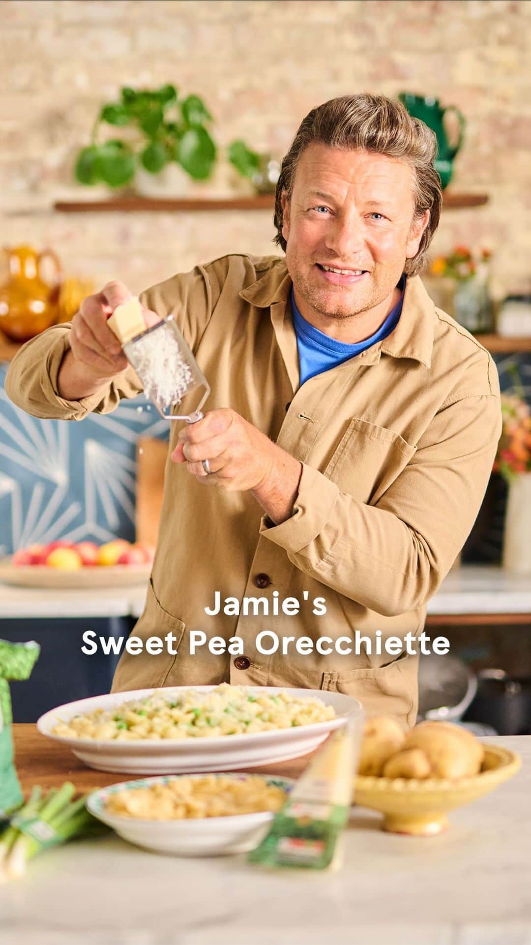 Tesco Food Officialのインスタグラム：「The humble potato and frozen pea are taken to the next level in @jamieoliver’s sweet pea orecchiette. Using just five ingredients and on the table in 30 minutes, it’s a great-value family favourite. Watch or stream Jamie’s 5 Ingredient Meals, brought to you by Tesco, on @channel4. For the recipe, tap the link in bio. #jamies5ingredients」