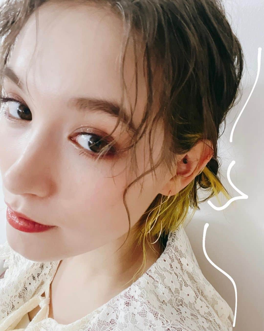 トラウデン直美のインスタグラム：「なんか、頭に小鳥を飼ってるみたい🐥」