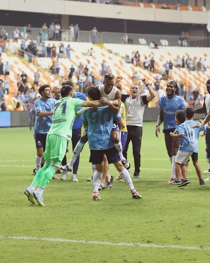 ナニのインスタグラム：「Can’t wait to feel this energy again 🔥⚡🙌🏾 #AdanaDemirspor #TrendyolSüperLig #Moments」