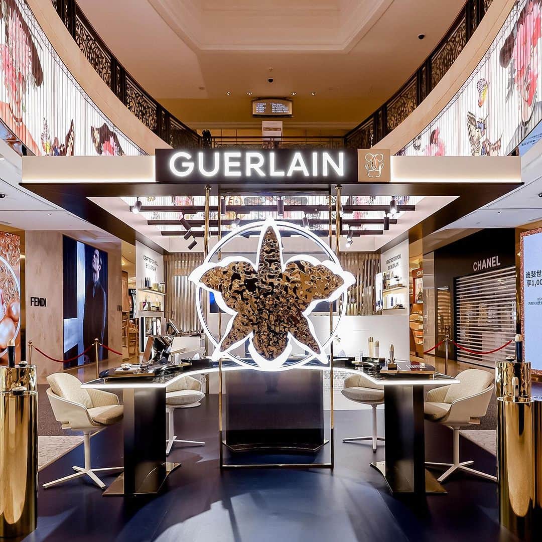 DFS & T Galleriaのインスタグラム：「Discover the new Orchidée Impériale Rich Cream by @Guerlain. It combines the high regeneration of Orchid Totum™ technology with the high nutrition of the orchid oleo-concentrate to activate and extend the skin’s longevity and increase its regeneration fivefold*.  Discover our exclusive Orchidée Impériale Pop-Up stores, located at 3 iconic locations in Macau, T-Galleria by DFS. The Maison unveils the extraordinary world of Orchidée Impériale: the science behind the precious orchids, vital ingredients in the collection, extensive research done at the Orchidarium® and the House’s sustainability efforts towards orchid conservation and preservation.  *In vitro test on ingredients.  #Guerlain #GuerlainSkincare #OrchideeImperiale #DFSOfficial #DFSxGuerlain」