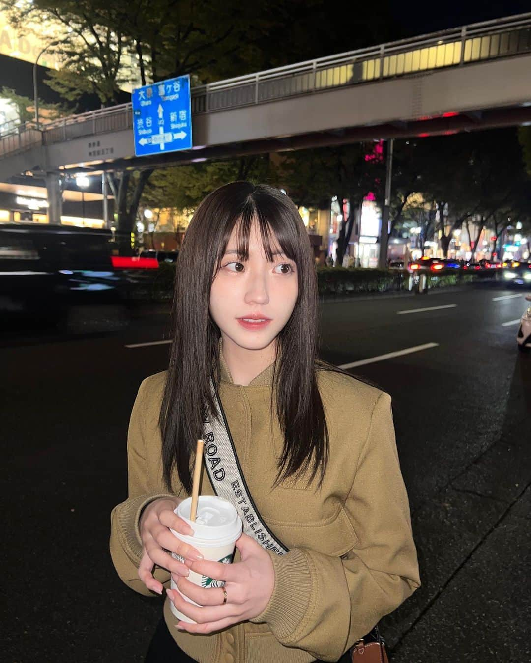 仲本愛美のインスタグラム：「夜ご飯行こーって集まったのに結果ほほさんのお家で鍋しました🫕」