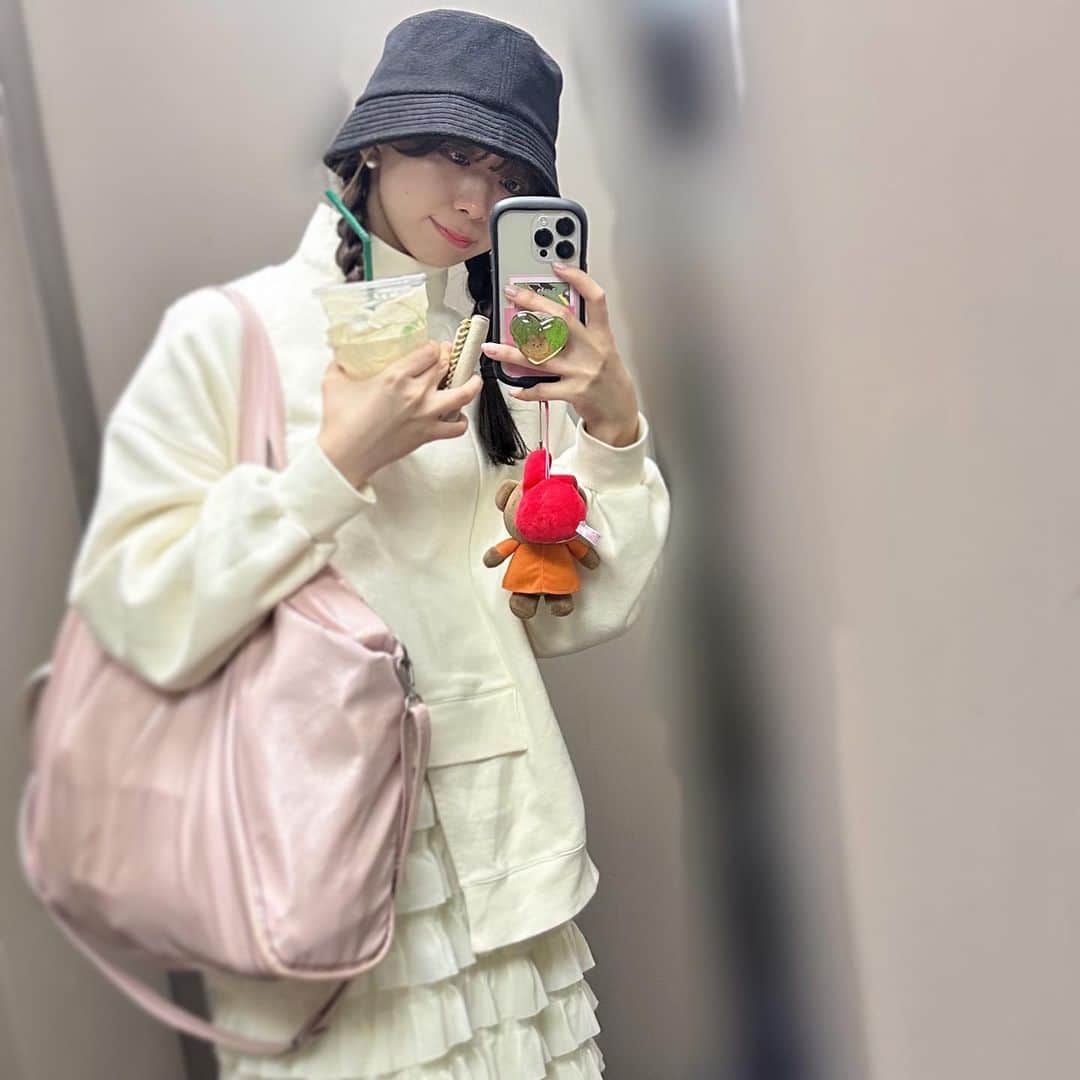 松田美里のインスタグラム：「最近ゲットしたお気に入りお帽子」