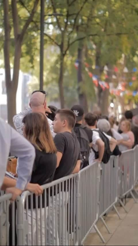 ニコラ・サルコジのインスタグラム：「Retour en images sur cette belle dédicace à Nîmes chez mon ami @jeanpaulfournier30 Merci à la librairie @librairiegoyard pour avoir organisé ce moment. Jamais je ne me lasserai de venir à la rencontre de mes lecteurs, d’échanger, de partager. Je vous suis si reconnaissant ! @editionsfayard #letempsdescombats」