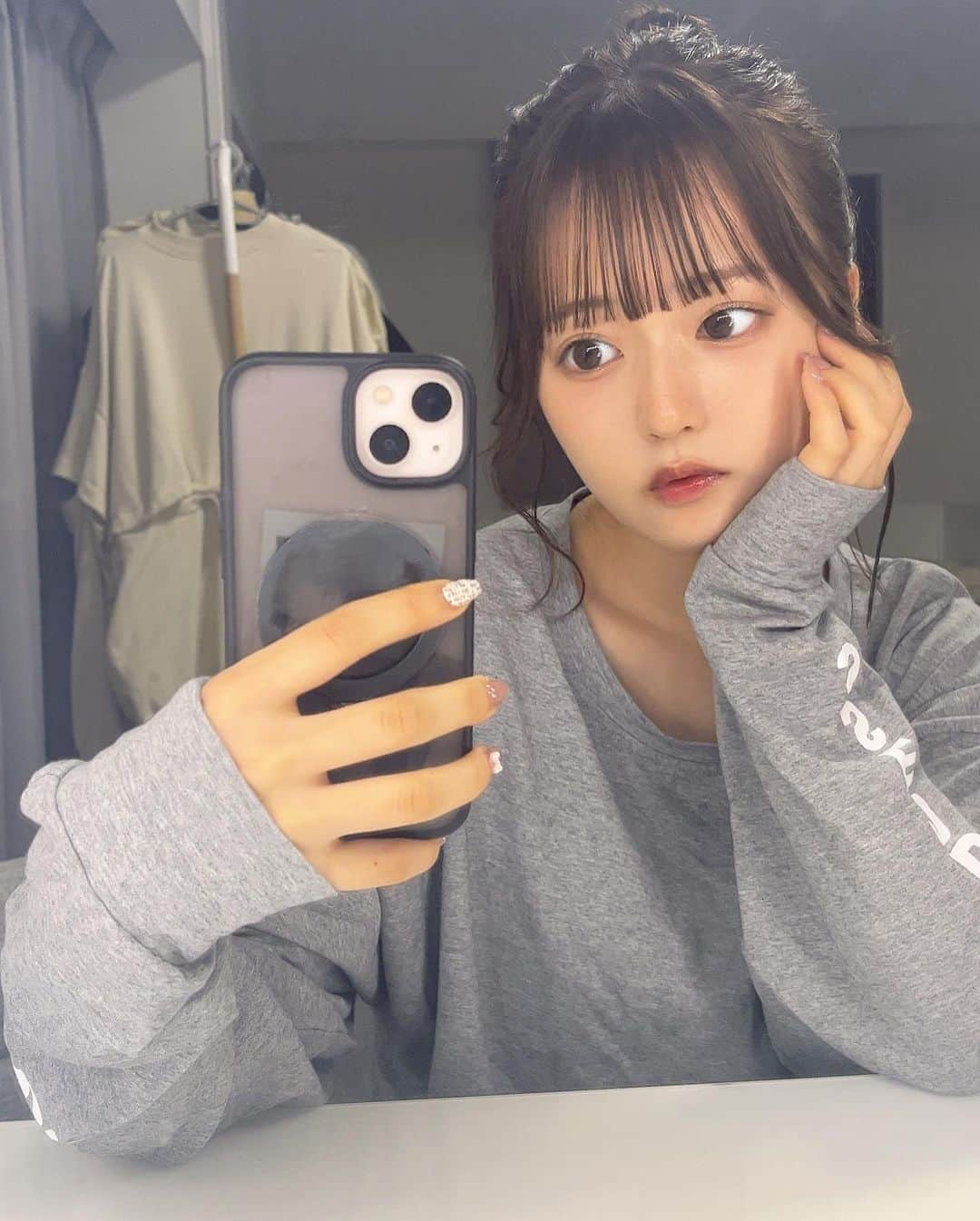 渡辺あやのさんのインスタグラム写真 - (渡辺あやのInstagram)「髪がアップにもできる長さまで伸びてとってもうれしかったので撮りました👧🏻」10月17日 19時34分 - _wata.a