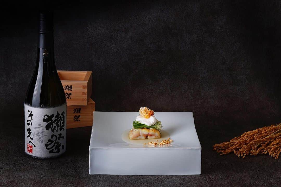 THE WESTIN TOKYO | ウェスティンホテル東京さんのインスタグラム写真 - (THE WESTIN TOKYO | ウェスティンホテル東京Instagram)「日本料理「舞」では、10月29日（日）、岩根料理長が特別に腕をふるう一夜限りの特別会席コースと『獺祭 DASSAI』のペアリングをご堪能いただくディナーイベントを開催します✨   当日は『獺祭 DASSAI』の生みの親である旭酒造株式会社会長 桜井博志氏をゲストスピーカーとしてお招きし、ニューヨークにオープンした酒蔵のお話などを交えながら、「甘鯛の獺祭淡雪仕立て」や「獺祭を含めた和牛フィレ肉の炭火焼き」などのスペシャルメニューを、「旭酒造」最高の酒『獺祭 磨きその先へ』をはじめとする種類豊富な『獺祭』のお酒とともにお楽しみいただきます。   詳細・ご予約はプロフィールのリンクより   For one night only, join us at Mai Japanese Restaurant on October 29 (Sun) for a special pairing dinner event hosted in collaboration DASSAI, one of the top leading sake makers in Japan.   Savor an artisanal kaiseki menu presented by Executive Chef Kazushi Iwane, all perfectly matched with the finest sake lineup from the maker, including the exquisite DASSAI Beyond boasting an unprecedented high rice polish ratio. The chairman of DASSAI, Mr Hiroshi Sakurai, will also share his story of expanding his brewery in the United States and the secrets behind some of the most sought-after sakes during the event.   More details via our bio link     #ウェスティンホテル東京 #懐石料理 #会席料理 #ホテル #獺祭 #和牛 #秋料理 #日本料理 #日本酒 #東京 #恵比寿 #ディナー #ホテルディナー #料理 #和食 #WestinTokyo #kaiseki #Japanese #dinner #thewestintokyo #hotel dassai #hoteldinner #Japanesefood」10月17日 19時43分 - westintokyo