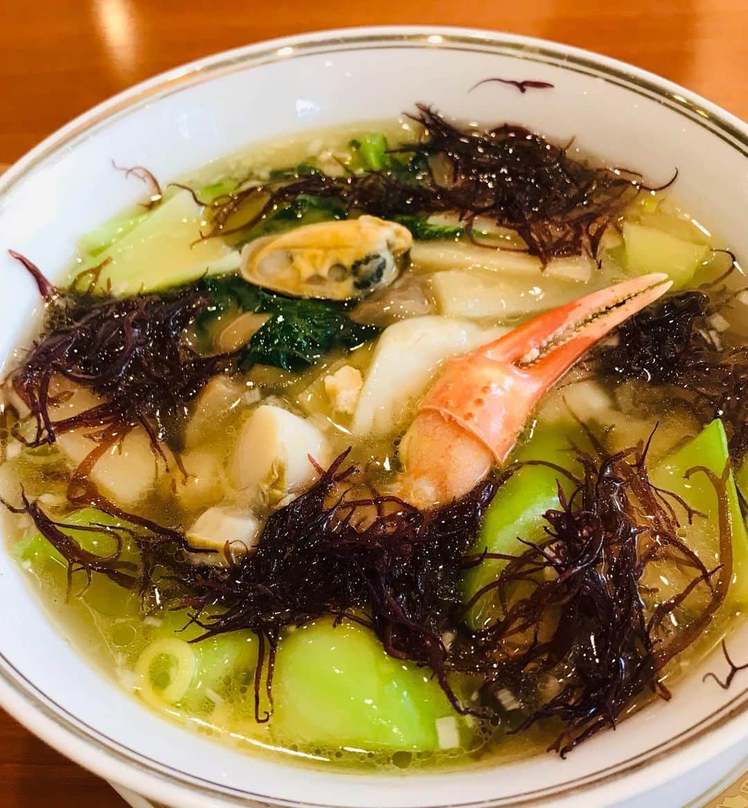 尾木直樹さんのインスタグラム写真 - (尾木直樹Instagram)「「海藻ラーメン」食べたよ！美味しかったですーー今やどこに行ってもハロウィン一色^_^ ｰ #海藻ラーメン #ハロウィン🎃#お昼#尾木ママ#楽しい」10月17日 19時43分 - oginaoki_ogimama