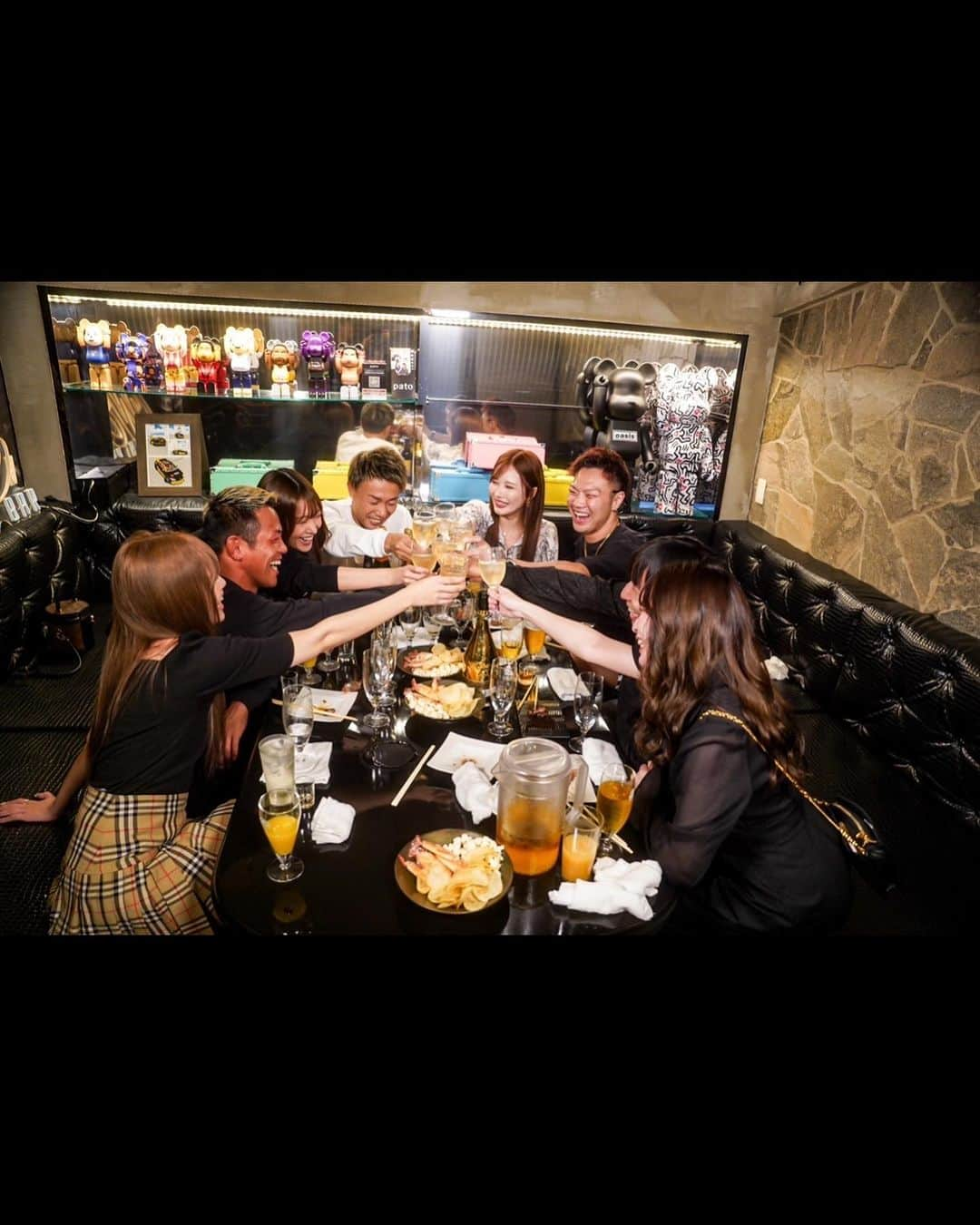 皇治さんのインスタグラム写真 - (皇治Instagram)「⁡皆のおかげで大阪　心斎橋　MEAT BAR TEAM ONE が2周年を迎えることができたで♪  10/21（土）10/22（日）2日間は一部アルコール飲み放題、特別価格でイベントするで。  皆、来てな。  俺もTEAMONEスタッフ皆おる予定やから食いにきてな♪  2周年イベント開催‼︎ 2023/10/21（土）10/22（日） ２日間18:00〜OPEN  ◆営業時間◆ 月曜日定休 Lunch 12:00-15:00 (14:30L.O) Dinner 18:00-22:00 (21:30L.O) Bar 22:00-28:00   ◆アクセス◆  大阪市中央区心斎橋筋1-3-10 大宝寺テラス2F  大阪メトロ各線心斎橋駅徒歩1分  #皇治　#MEATBAR」10月17日 19時43分 - 1_kouzi