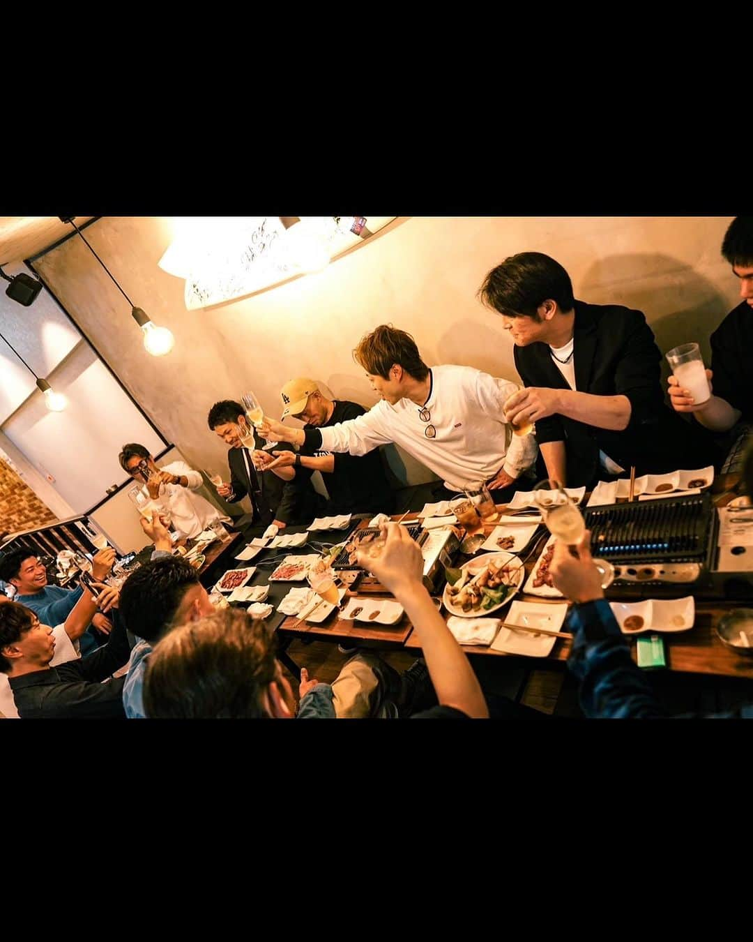 皇治さんのインスタグラム写真 - (皇治Instagram)「⁡皆のおかげで大阪　心斎橋　MEAT BAR TEAM ONE が2周年を迎えることができたで♪  10/21（土）10/22（日）2日間は一部アルコール飲み放題、特別価格でイベントするで。  皆、来てな。  俺もTEAMONEスタッフ皆おる予定やから食いにきてな♪  2周年イベント開催‼︎ 2023/10/21（土）10/22（日） ２日間18:00〜OPEN  ◆営業時間◆ 月曜日定休 Lunch 12:00-15:00 (14:30L.O) Dinner 18:00-22:00 (21:30L.O) Bar 22:00-28:00   ◆アクセス◆  大阪市中央区心斎橋筋1-3-10 大宝寺テラス2F  大阪メトロ各線心斎橋駅徒歩1分  #皇治　#MEATBAR」10月17日 19時43分 - 1_kouzi