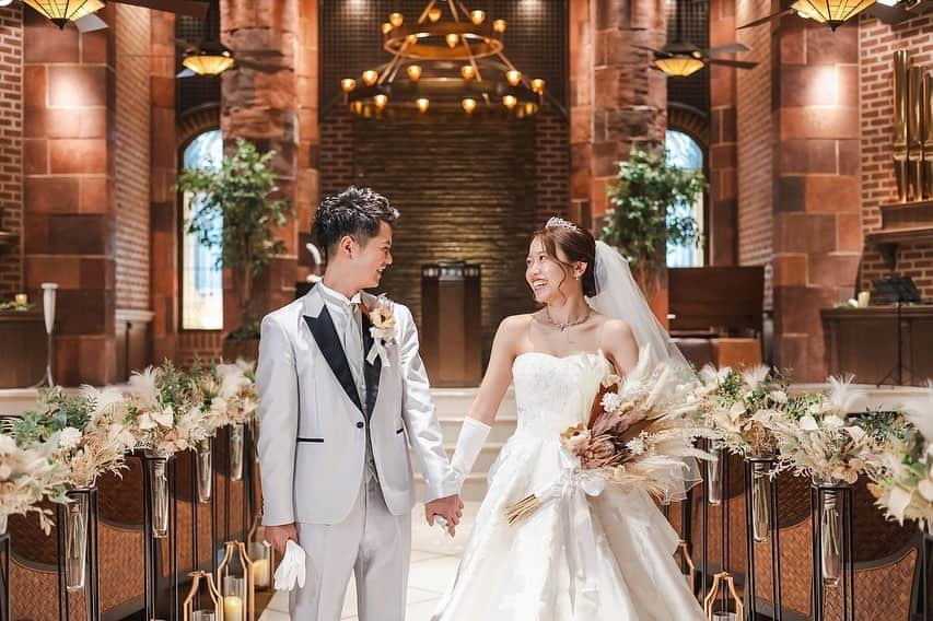 フォーチュン イン ザ テラス ≪新潟県新潟市：結婚式場≫のインスタグラム：「. #アットホームウエディング   「ちょっと照れちゃうね」 「ついにこの日を迎えたね」 「今まで色んなことがあったね」 「とっても綺麗だよ」 「おめでとう」 「ありがとう」 「楽しかったね」  素敵な笑顔の一つひとつには様々な感情が💭💓  全てのシーンで"スマイル"が生まれますように💫」