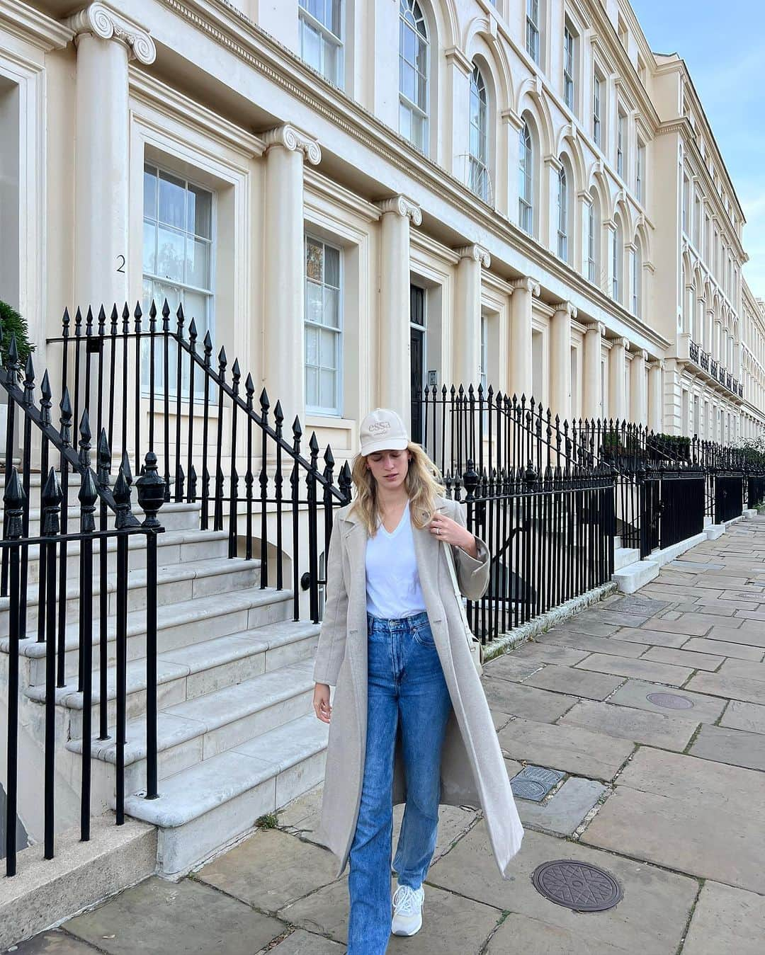 ヴァネッサ・アクセンテさんのインスタグラム写真 - (ヴァネッサ・アクセンテInstagram)「Sleepwalking in London」10月18日 5時06分 - vanessaaxente