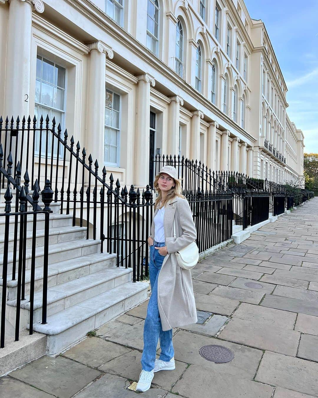 ヴァネッサ・アクセンテさんのインスタグラム写真 - (ヴァネッサ・アクセンテInstagram)「Sleepwalking in London」10月18日 5時06分 - vanessaaxente