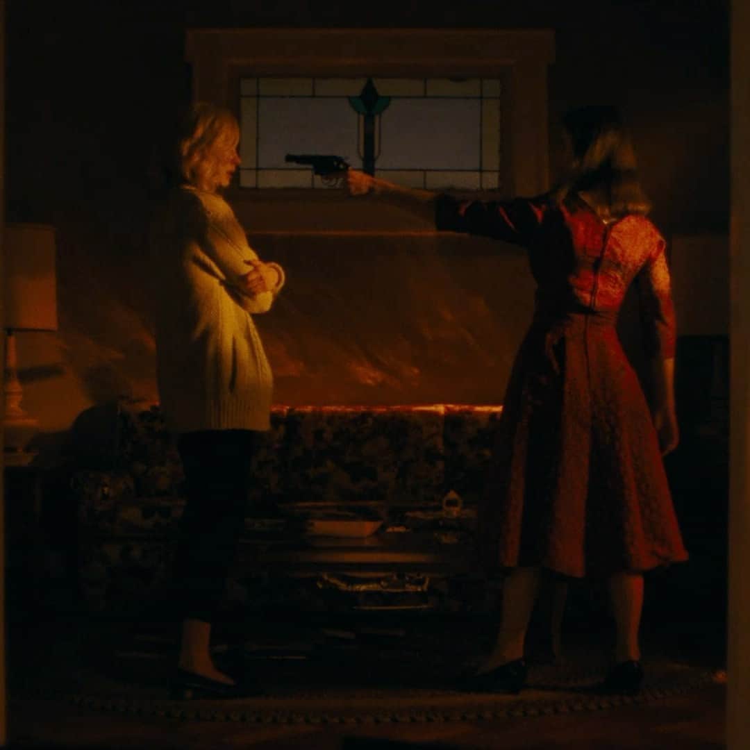 ハリウッド・リポーターさんのインスタグラム写真 - (ハリウッド・リポーターInstagram)「#AnneHathaway (Rebecca) and #ThomasinMcKenzie (Eileen) are spiraling into something dark in the first trailer for Neon’s 'Eileen.' ⁠ ⁠ The film follows McKenzie’s titular young secretary, employed at a prison during a bitter Massachusetts winter in 1964. Prison psychologist (Hathaway) develops a closeness with the younger woman, but their budding friendship takes a twisted turn after Rebecca reveals a dark secret that hurls Eileen onto a sinister path. Hit the link in bio now to watch the trailer before it hits theaters Dec. 1」10月18日 5時06分 - hollywoodreporter