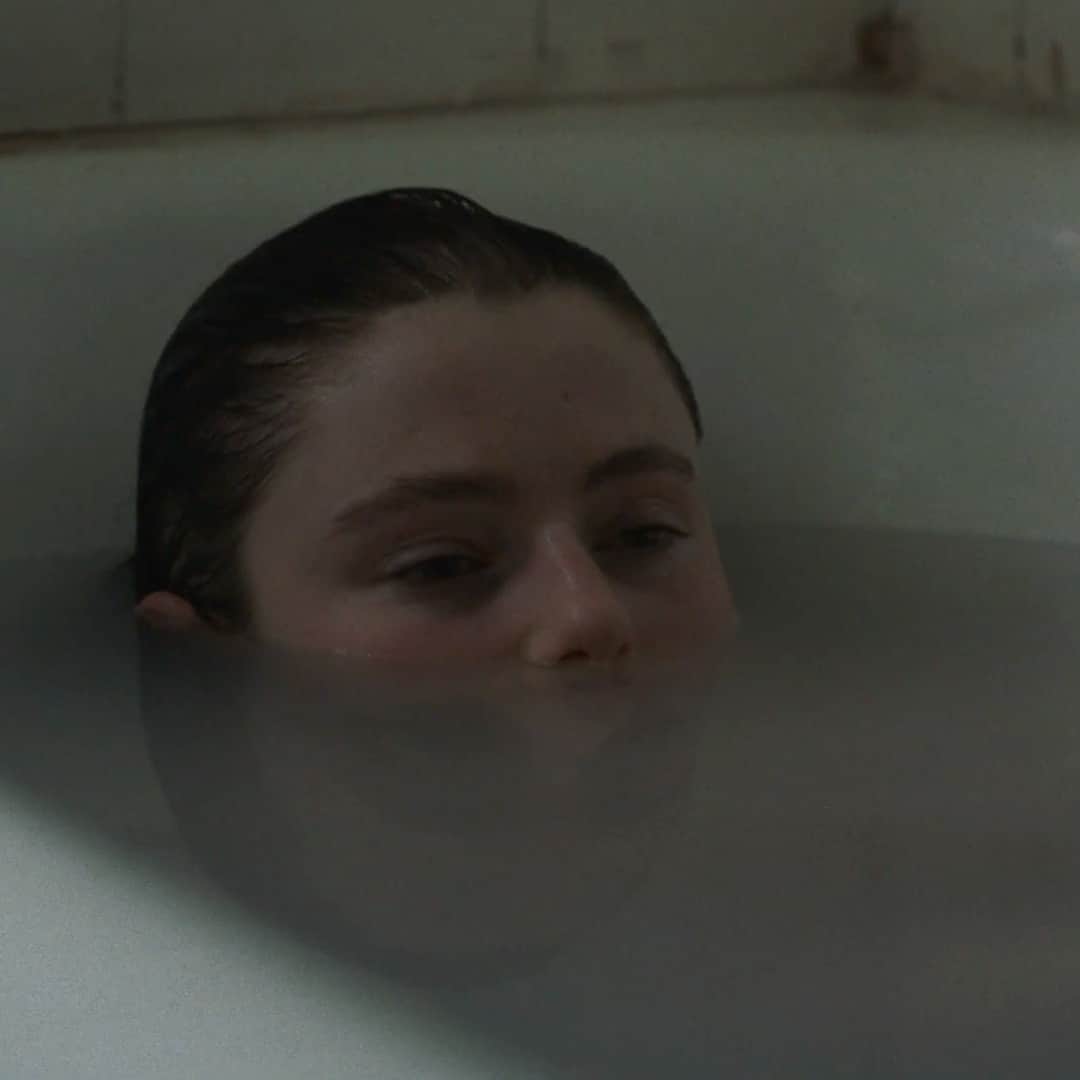 ハリウッド・リポーターさんのインスタグラム写真 - (ハリウッド・リポーターInstagram)「#AnneHathaway (Rebecca) and #ThomasinMcKenzie (Eileen) are spiraling into something dark in the first trailer for Neon’s 'Eileen.' ⁠ ⁠ The film follows McKenzie’s titular young secretary, employed at a prison during a bitter Massachusetts winter in 1964. Prison psychologist (Hathaway) develops a closeness with the younger woman, but their budding friendship takes a twisted turn after Rebecca reveals a dark secret that hurls Eileen onto a sinister path. Hit the link in bio now to watch the trailer before it hits theaters Dec. 1」10月18日 5時06分 - hollywoodreporter