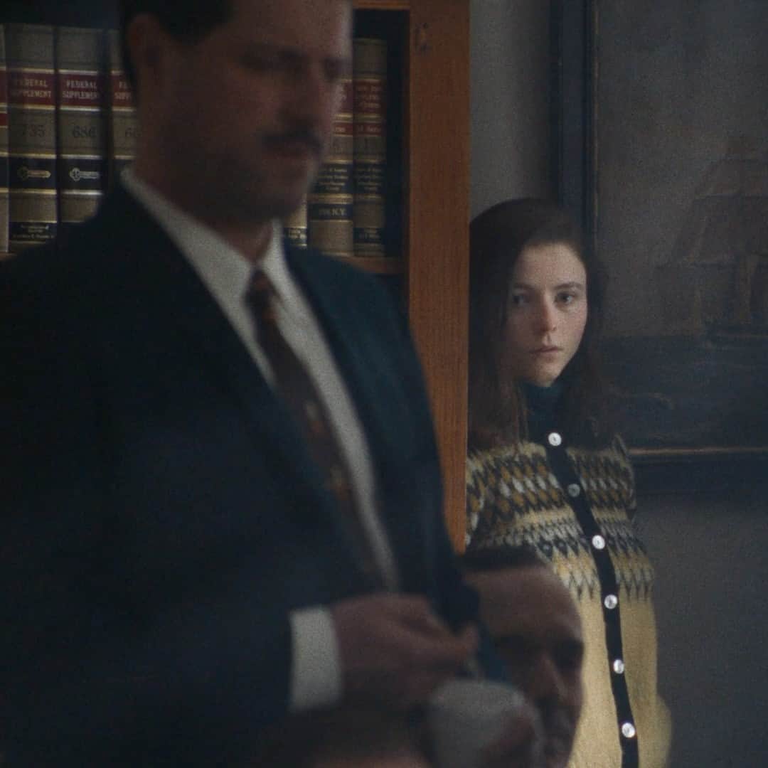 ハリウッド・リポーターさんのインスタグラム写真 - (ハリウッド・リポーターInstagram)「#AnneHathaway (Rebecca) and #ThomasinMcKenzie (Eileen) are spiraling into something dark in the first trailer for Neon’s 'Eileen.' ⁠ ⁠ The film follows McKenzie’s titular young secretary, employed at a prison during a bitter Massachusetts winter in 1964. Prison psychologist (Hathaway) develops a closeness with the younger woman, but their budding friendship takes a twisted turn after Rebecca reveals a dark secret that hurls Eileen onto a sinister path. Hit the link in bio now to watch the trailer before it hits theaters Dec. 1」10月18日 5時06分 - hollywoodreporter