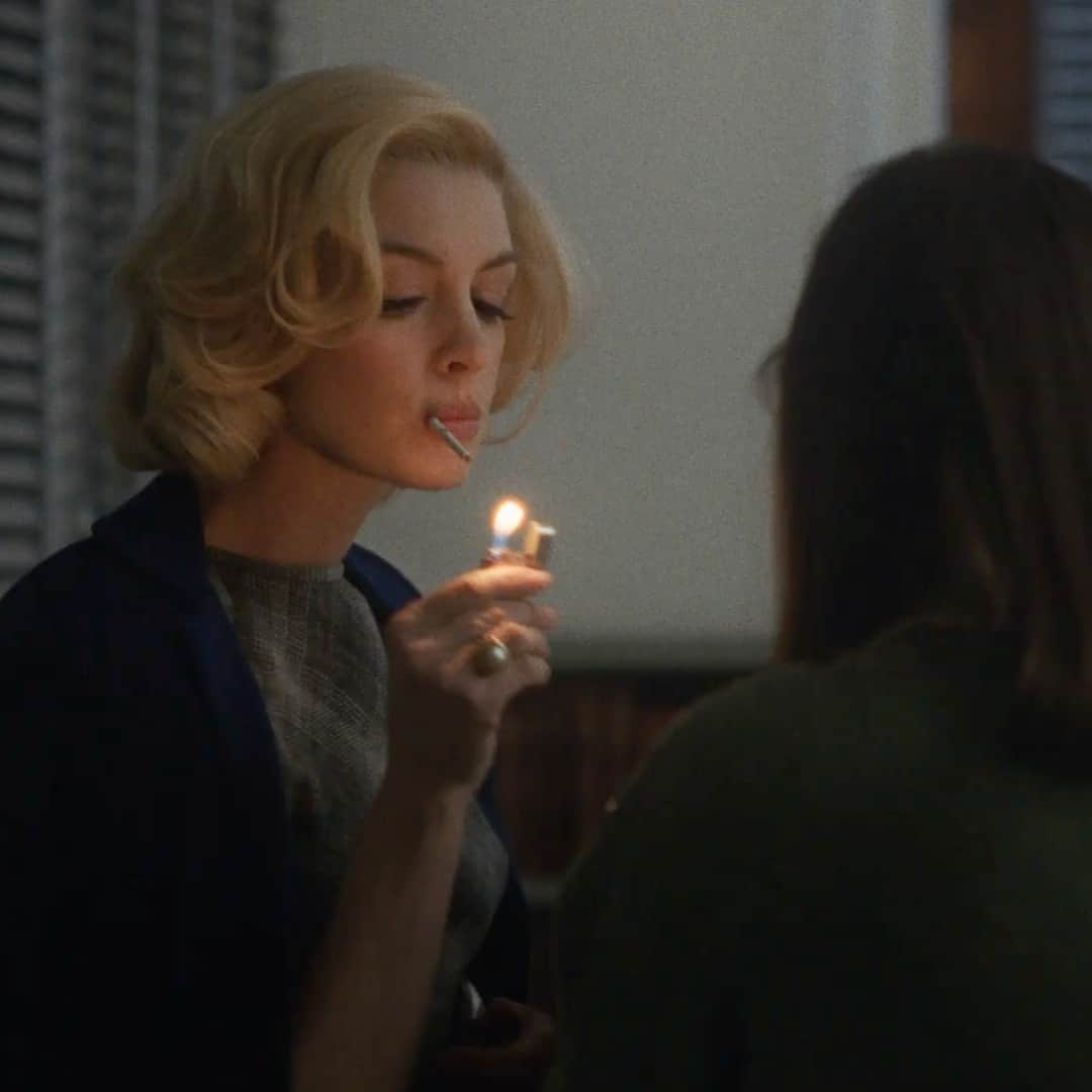 ハリウッド・リポーターさんのインスタグラム写真 - (ハリウッド・リポーターInstagram)「#AnneHathaway (Rebecca) and #ThomasinMcKenzie (Eileen) are spiraling into something dark in the first trailer for Neon’s 'Eileen.' ⁠ ⁠ The film follows McKenzie’s titular young secretary, employed at a prison during a bitter Massachusetts winter in 1964. Prison psychologist (Hathaway) develops a closeness with the younger woman, but their budding friendship takes a twisted turn after Rebecca reveals a dark secret that hurls Eileen onto a sinister path. Hit the link in bio now to watch the trailer before it hits theaters Dec. 1」10月18日 5時06分 - hollywoodreporter