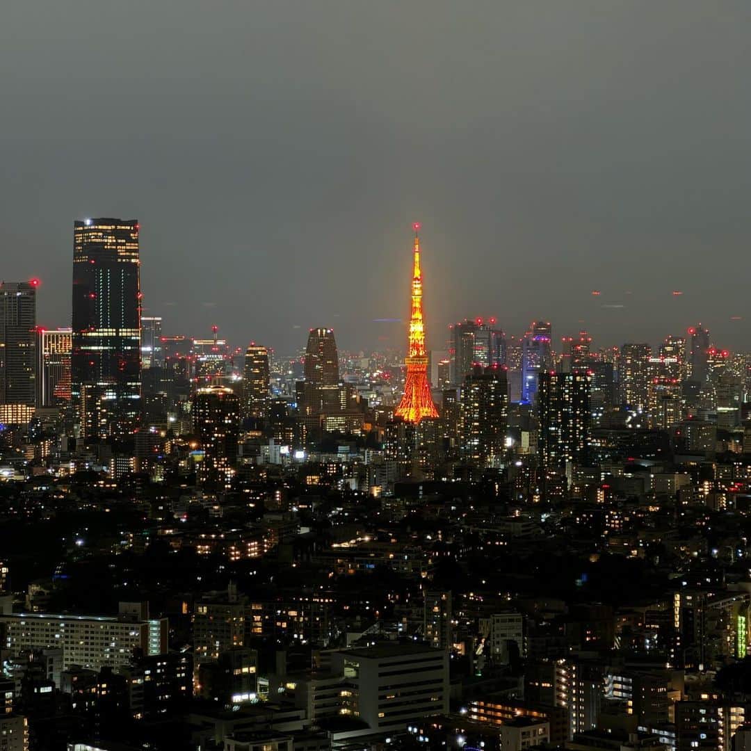 ISSA さんのインスタグラム写真 - (ISSA Instagram)「Good Morning DPC & WORLD ✨  Tokyo 🗼  Have A Greatest Day 🤲  #issa  #dapump  #dpc」10月18日 5時08分 - issa_hentona