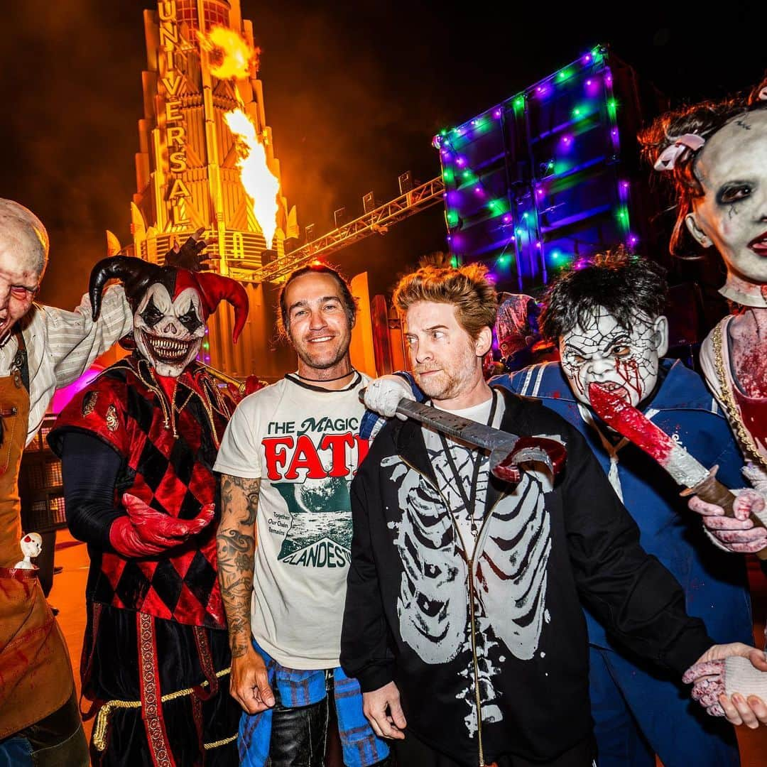 ピート・ウェンツのインスタグラム：「🎃 When I die bury me at Hollywood horror nights @horrornights 🎃」