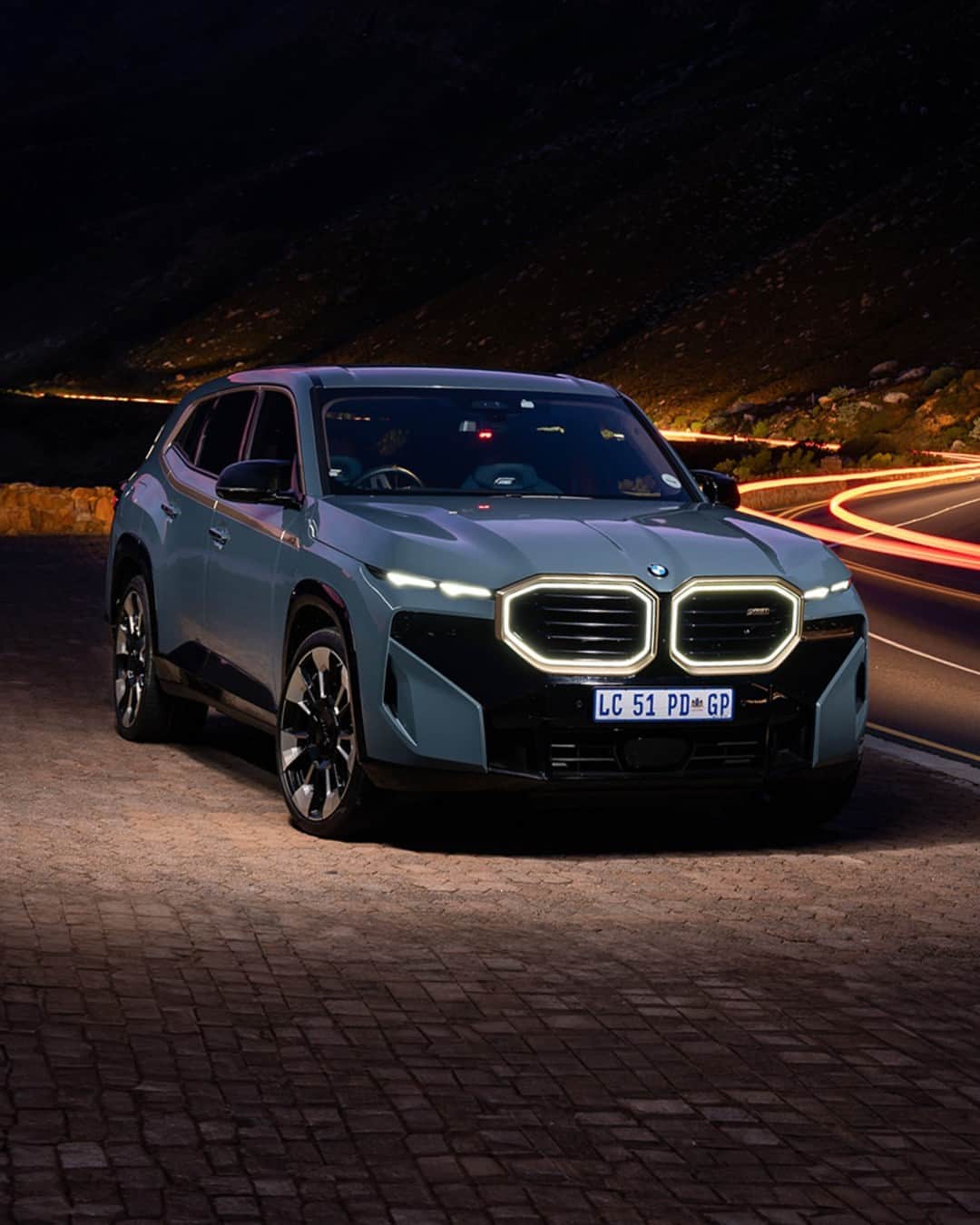 BMWのインスタグラム：「Illuminating the next journey ✨  The BMW XM. #BMWXM #BMW #BMWM #MHybrid #MPower __ BMW XM : Combined fuel consumption, weighted: 1.9–1.5 l/100 km. Combined power consumption, weighted: 33.6–32.5 kWh/100 km. Combined CO2 emissions, weighted: 43–35 g/km. Electric range: 76–83 kilometers. All data according to WLTP. Further info: www.bmw.com/disclaimer」