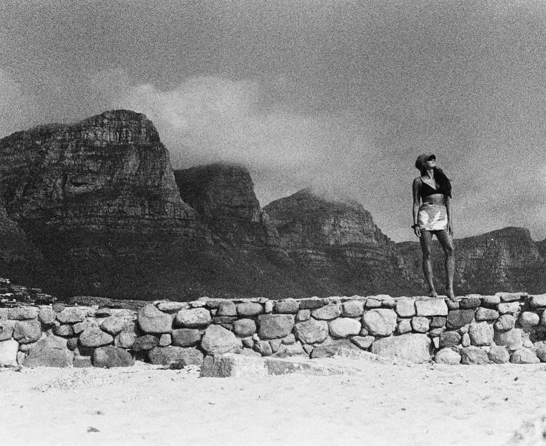 マリア・マニュエルのインスタグラム：「b&w film from south africa 🖤 last photo is my favorite 😂」