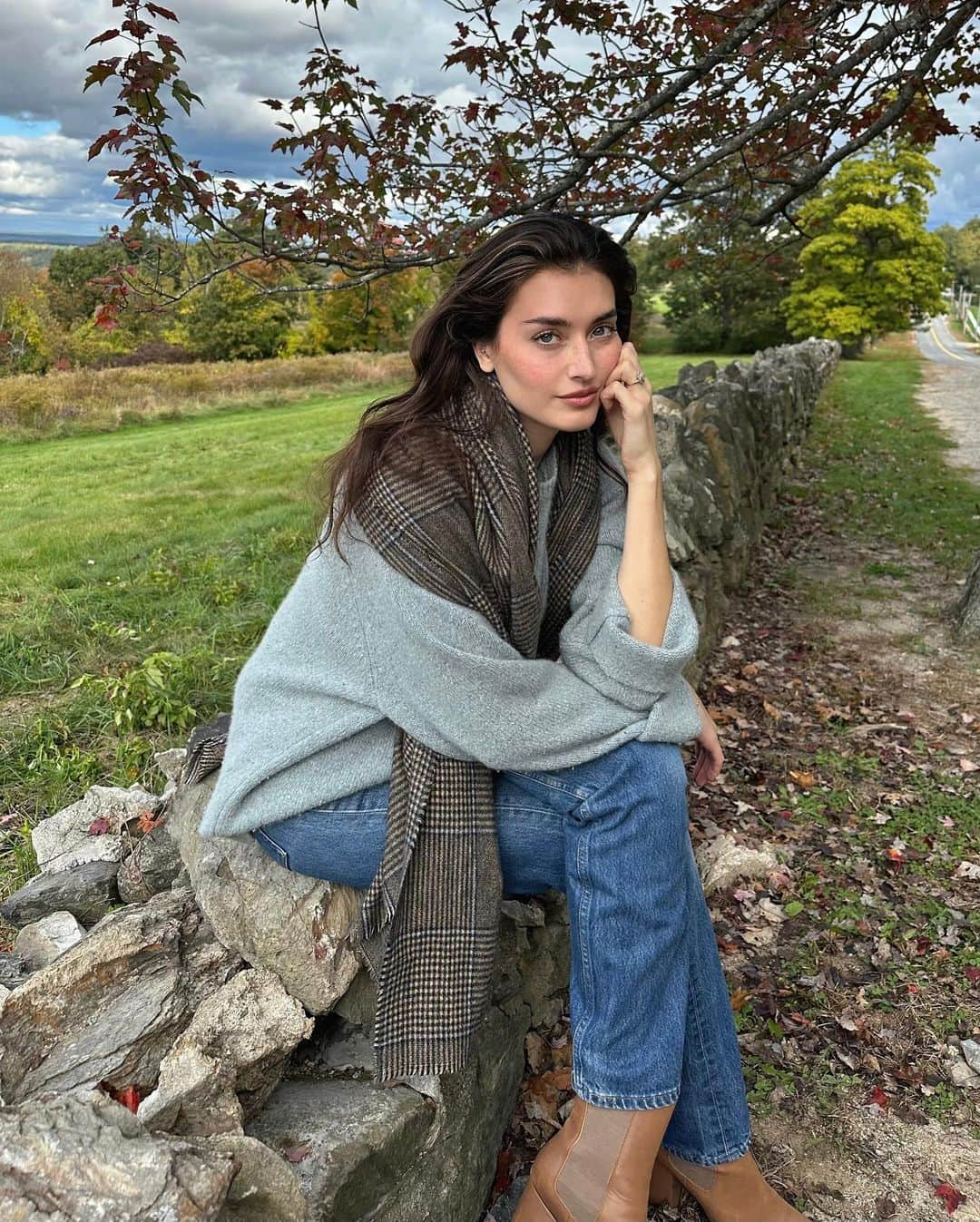 ジェシカ・ジェーン・クレメントのインスタグラム：「New England fall is elite. No arguing, you know I’m right !! 🍁🍂」