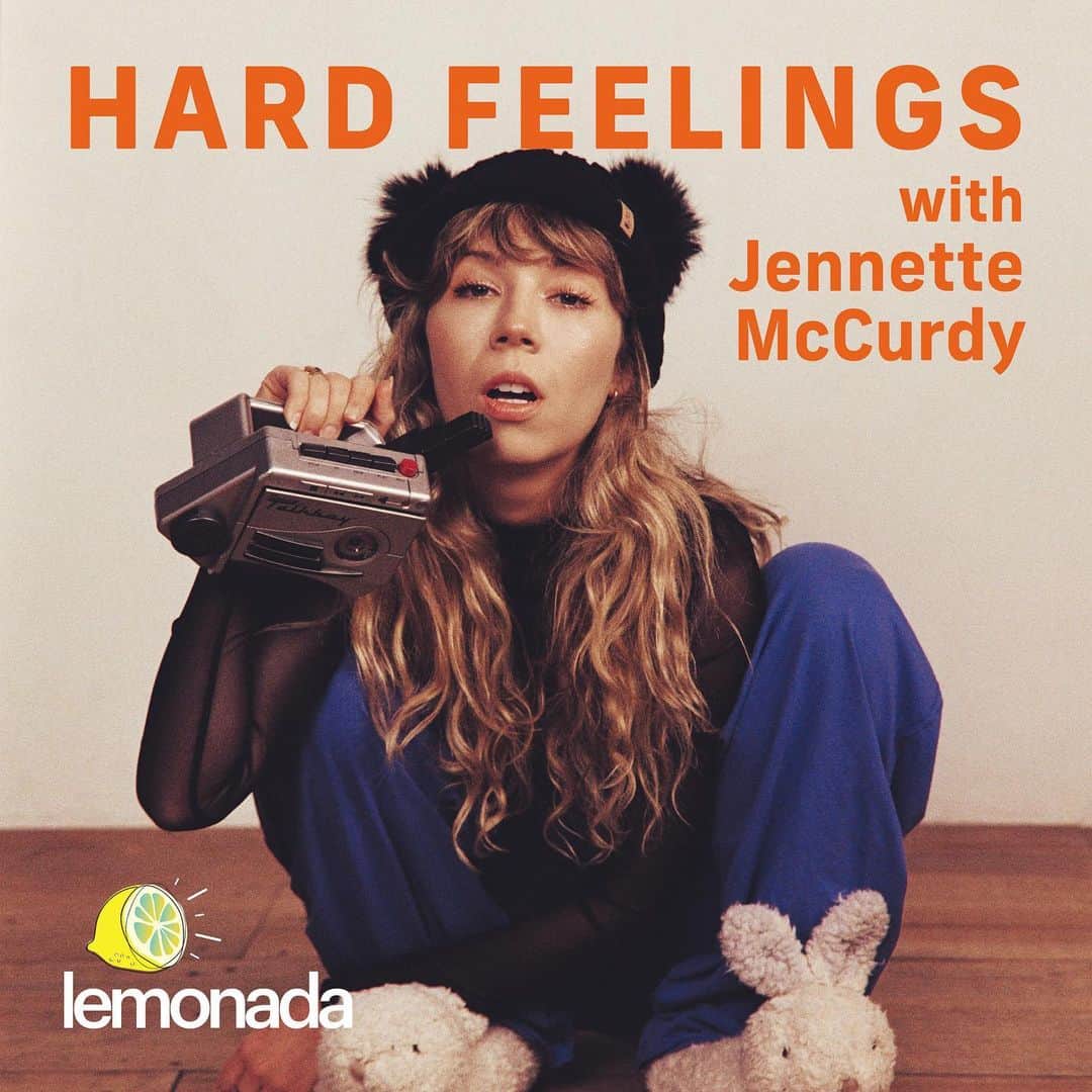 ジェネット・マッカーディのインスタグラム：「i’m very excited to share with you guys the cover art for my podcast hard feelings, coming to you october 24th from @lemonadamedia . you can listen to the podcast trailer now at the link in my bio. i literally cannot believe lemonada let me do what i did for my podcast trailer lol. it’s so refreshing to be supported in saying exactly what i want to say.  📸: the brilliant @selashiloni」