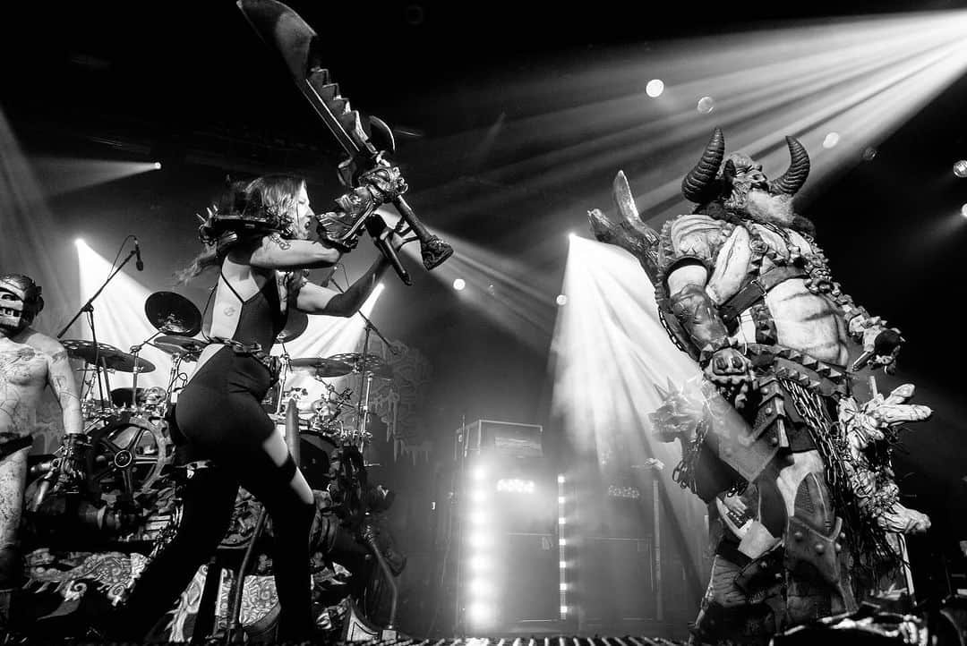 ジー・ヘイルさんのインスタグラム写真 - (ジー・ヘイルInstagram)「A big shout to the incredible Steve Ettinger from Z2 @stevenettinger @z2comics for the incredible shots of my live debut with @gwar over @newyorkcomiccon week! Also…if you haven’t picked up a copy of #hydemanor our graphic novel with Z2…. Go get it now!」10月18日 6時03分 - officiallzzyhale