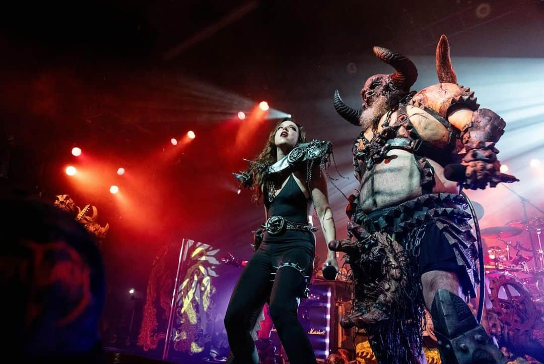 ジー・ヘイルさんのインスタグラム写真 - (ジー・ヘイルInstagram)「A big shout to the incredible Steve Ettinger from Z2 @stevenettinger @z2comics for the incredible shots of my live debut with @gwar over @newyorkcomiccon week! Also…if you haven’t picked up a copy of #hydemanor our graphic novel with Z2…. Go get it now!」10月18日 6時03分 - officiallzzyhale