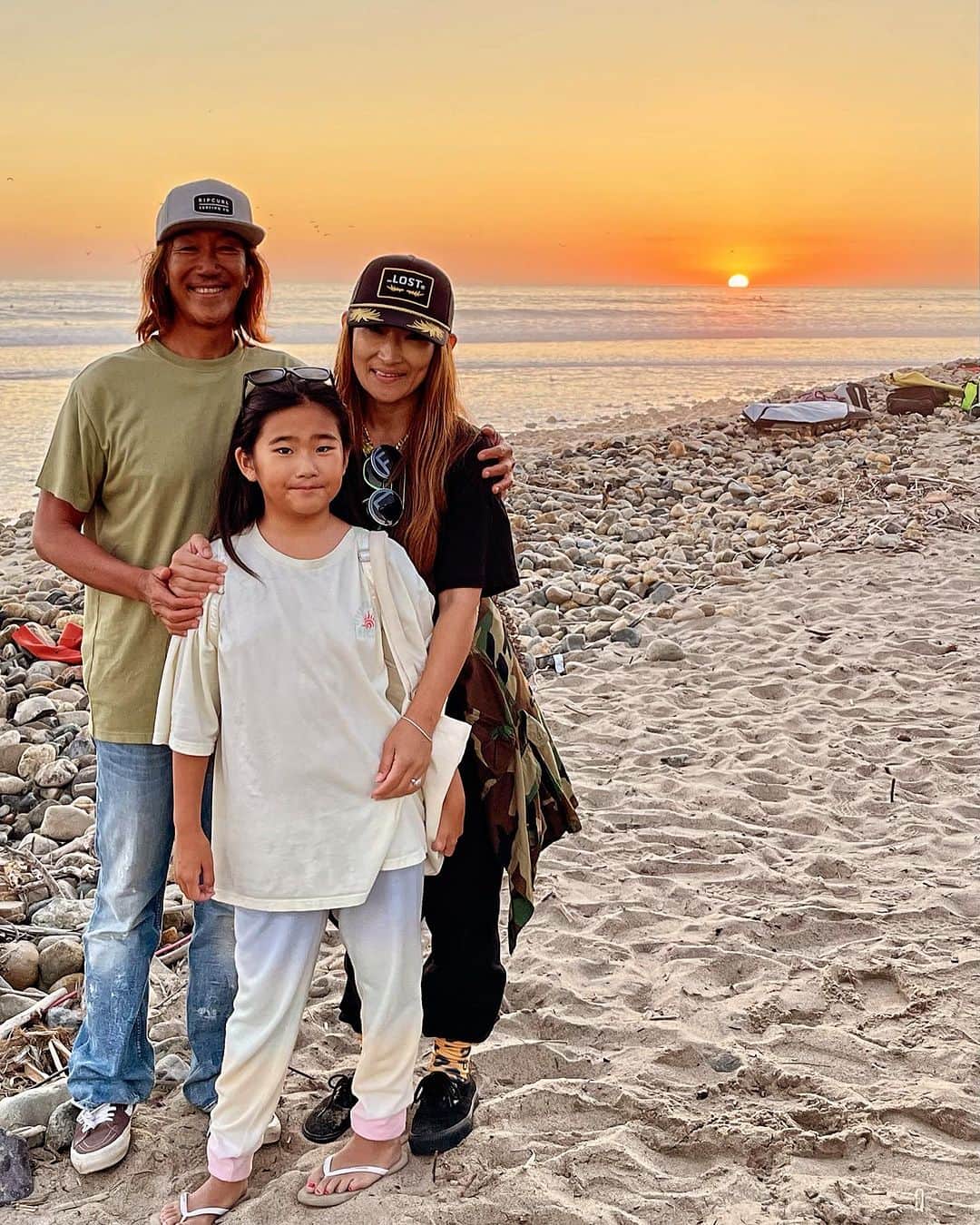 のインスタグラム：「10月のカリフォルニアは 最高に気候がいいね❣️ 1年で一番いいのかも☀️ カリフォルニアは 季節が少しづれてるので 7月 8月が初夏👙 9月 10月が🏖サマータイムなのかも  年中いいけどね 😃笑  今回の🏄大会は和美もスタッフを やらせて頂きました！  XSエナジードリンク🥤も みんな 気に入ってくれて嬉しいです😃  カロリー 0 糖質 0 炭水化物 0 エナジーな含有量は半端ないですよ💪  僕が住んでるオレンジカウンティは 🇯🇵日本人が ホントに少ないので 殆どいないかな😆笑  たくさんの🇯🇵人と話せて嬉しかったです😃 こんなにたくさん日本人が 🇺🇸カリフォルニアに居るんですね！(◎_◎;)  また来年 10月13日(日)大会が開催されるので  みんなに会えるのが楽しみです  #sunsets  #sunrise  #summer  #october  #japanese  #enagic #xs  #xsjapan  #xsenergy  #xsenergydrink」
