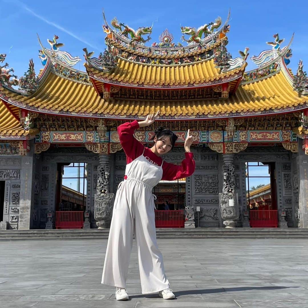のインスタグラム：「LEEVELLESさん ｢地獄の沙汰も愛次第｣ MV観ていただけましたか？ マネージャーさんにたくさんオフショを撮っていただけたので、共有しますね！」
