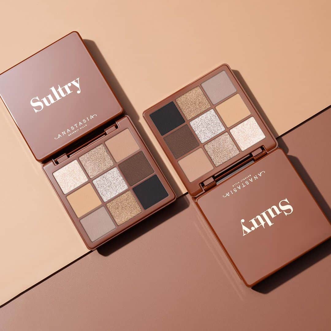Anastasia Beverly Hillsのインスタグラム：「What's in your shopping cart rn and why is it our Sultry Mini Eyeshadow Palette? 👀   Shop this fan-fave NOW at the link in bio!   #AnastasiaBeverlyHills」