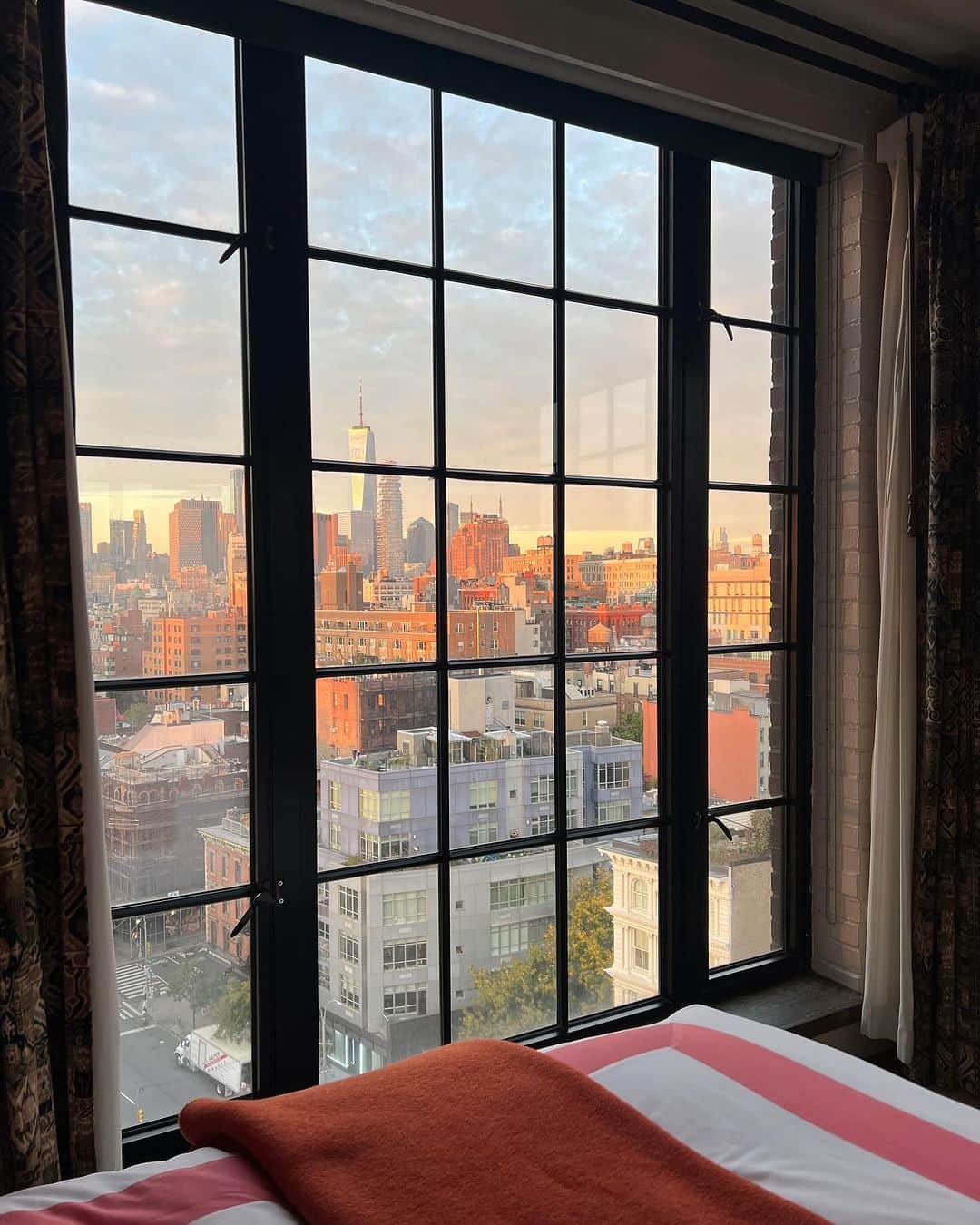 Estée Lalondeさんのインスタグラム写真 - (Estée LalondeInstagram)「Beautiful little moments in New York 🌆」10月17日 21時38分 - esteelalonde