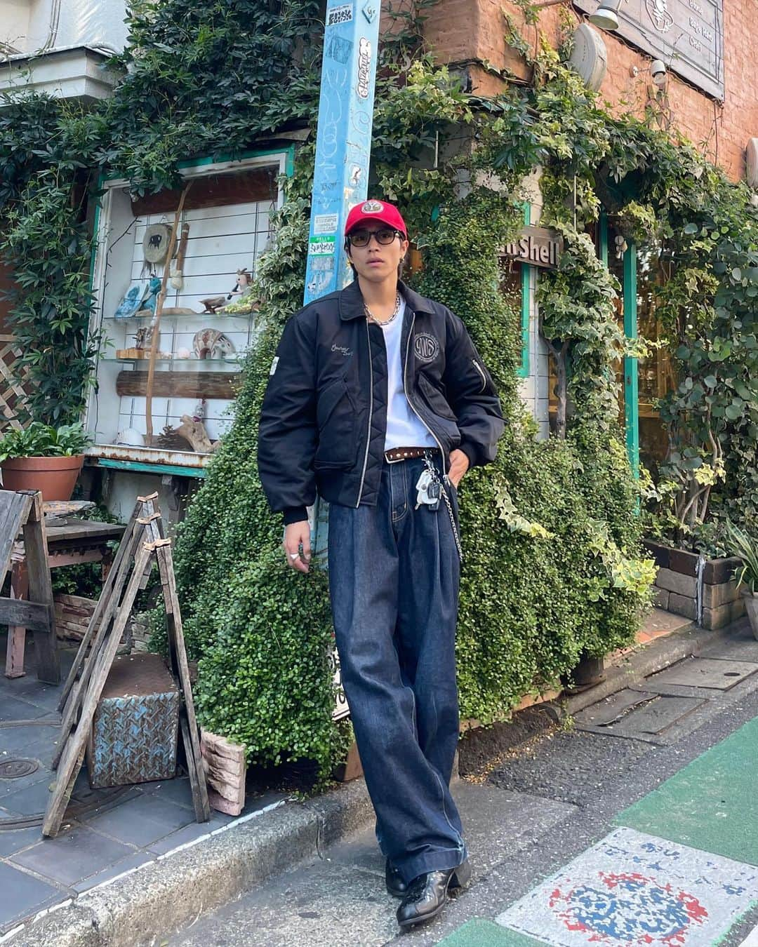 齋藤天晴さんのインスタグラム写真 - (齋藤天晴Instagram)「daily styling out fit 🫶  髪の毛伸びてきてセットしない日増えてきた... 帽子系似合わない形多い人間なので 似合う形探すのに一苦労.... 気に入ったらそのブランドの帽子永遠と買いがちです笑  #秋服#youngersong#ベースボールキャップ#古着 #neonsign#フライトジャケット#モヘアニット #mensfashion #streetfashion #streetwear #streetcode #141 #f4f #lfl #flf #ootd #outfits #uzzlang #explore #explorepage #feedwear#ootd #ootdfashion #outfitoftheday #outfitinspo #styleinspo #fashioninspo #streetstyle」10月17日 21時34分 - ten__sei