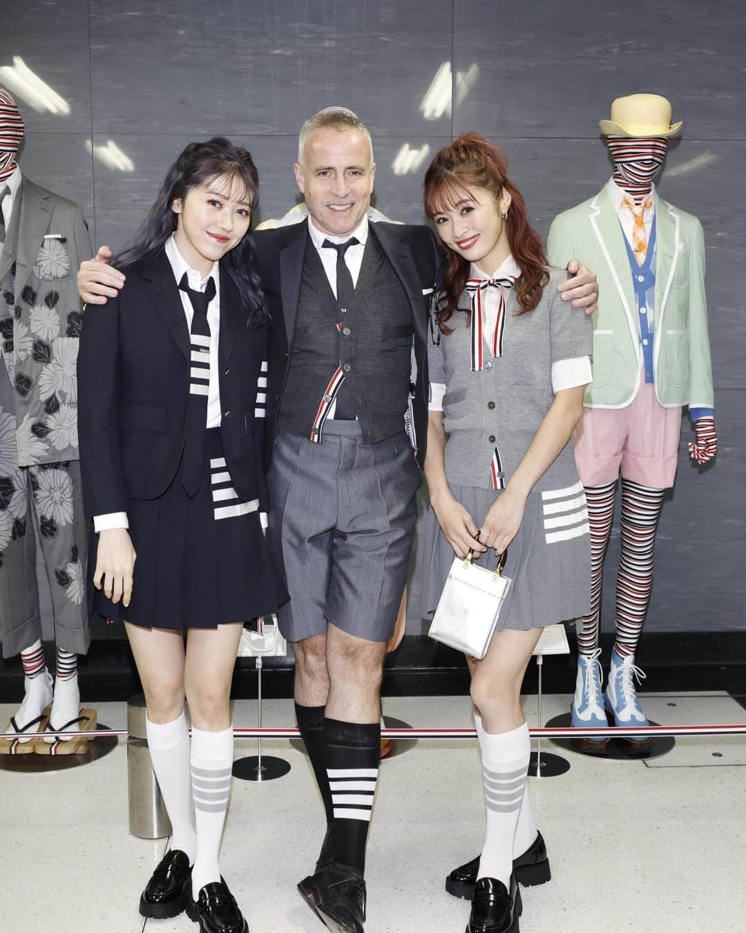 君島憂樹のインスタグラム：「THOM BROWNE 20TH ANNIVERSARY✨ トムブラウン設立20周年、東京の青山店が10周年✨✨✨イベントに行かせていただきました！ 本当におめでとうございます㊗️ ⁡ 初めてした全身トムブラウンコーデ👗をすると、トムブラウンらしさがたっぷり詰まってなんておしゃれなの😆❤️‍🔥と何回も鏡を見てしまいました！ トムブラウンさんにお会いさせて頂いたり、 最先端のおしゃれな皆様の中この様な場所に参加させて頂けてとても嬉しかったです！ ありがとうございました😊  #thombrowne  #20thanniversary」