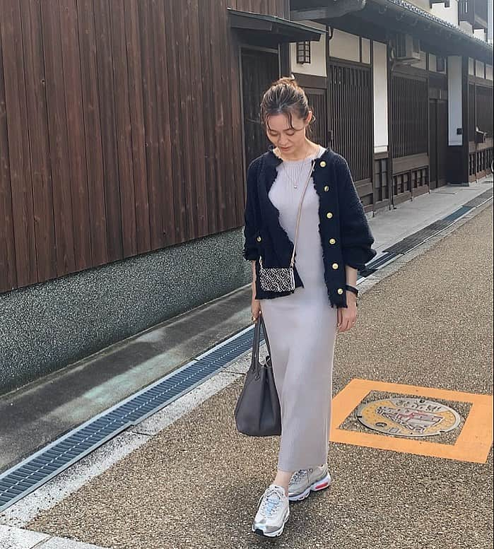 ree_mstorynさんのインスタグラム写真 - (ree_mstorynInstagram)「𓀗 𓂃  今井町散歩 秋ですな 気持ちいい  #coordinate #ootd #outfits #40代コーデ #大人カジュアル #大人コーデ #ニットワンピース #doudou #palcroset #nike #airmax #vasic #vasicbond #秋のお散歩 #今井町 #vsco #vscam」10月17日 21時47分 - ree_mstoryn