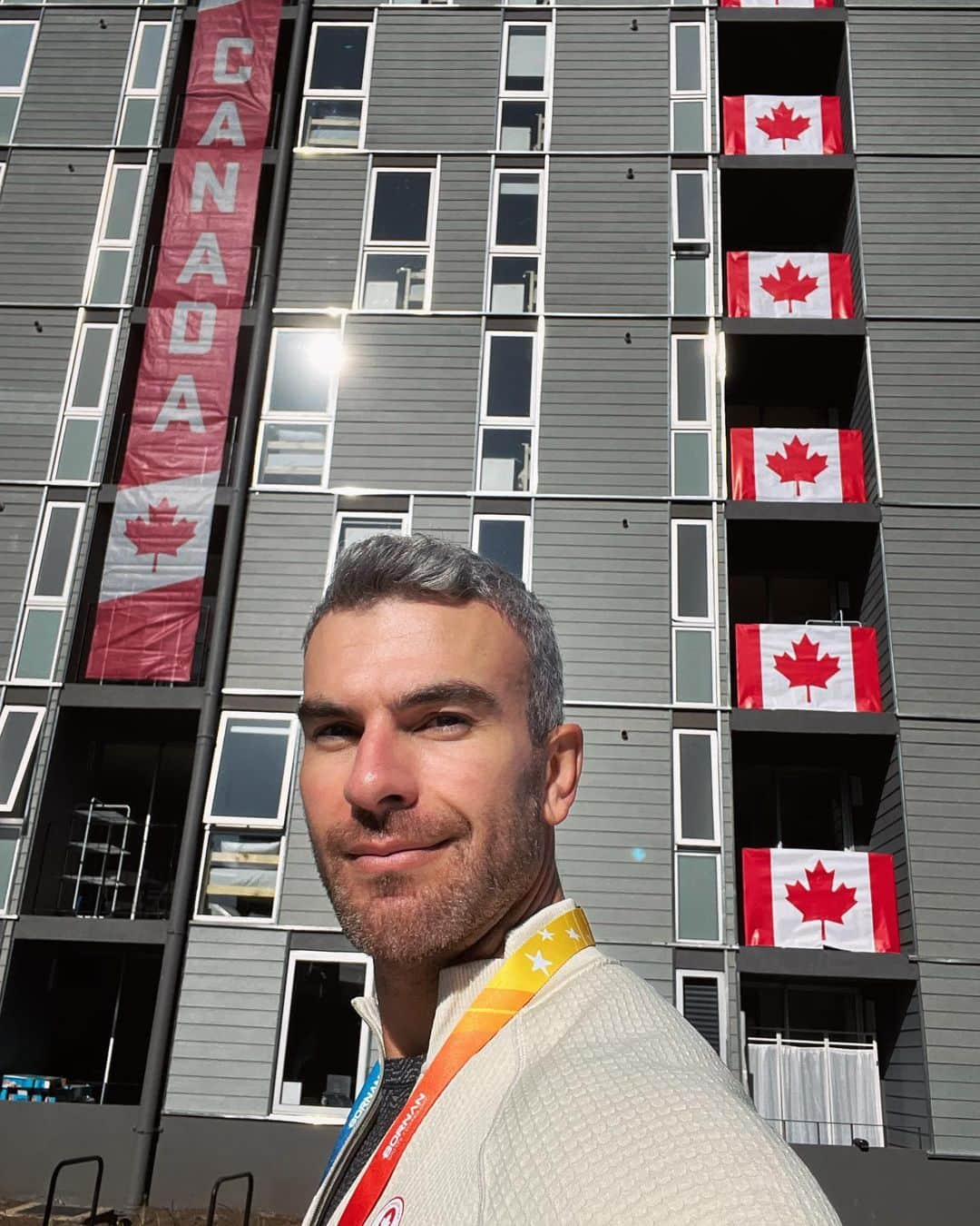 エリック・ラドフォードのインスタグラム：「It’s a great feeling being on the ‘other side’ here in Santiago as part of the support team for Team Canada.  All the energy and excitement of a Games with none of the stress and pressure!! 😄  #gocanadago #panamericangames」