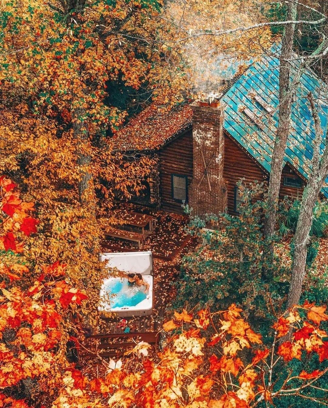 Wonderful Placesさんのインスタグラム写真 - (Wonderful PlacesInstagram)「Which cozy cabin would you stay? Tag who you’d stay with! 😍🍁 . 📸 ✨@kip✨ 📍New Hampshire - USA 🇺🇸  #wonderful_places for a feature ♥️」10月17日 21時44分 - wonderful_places