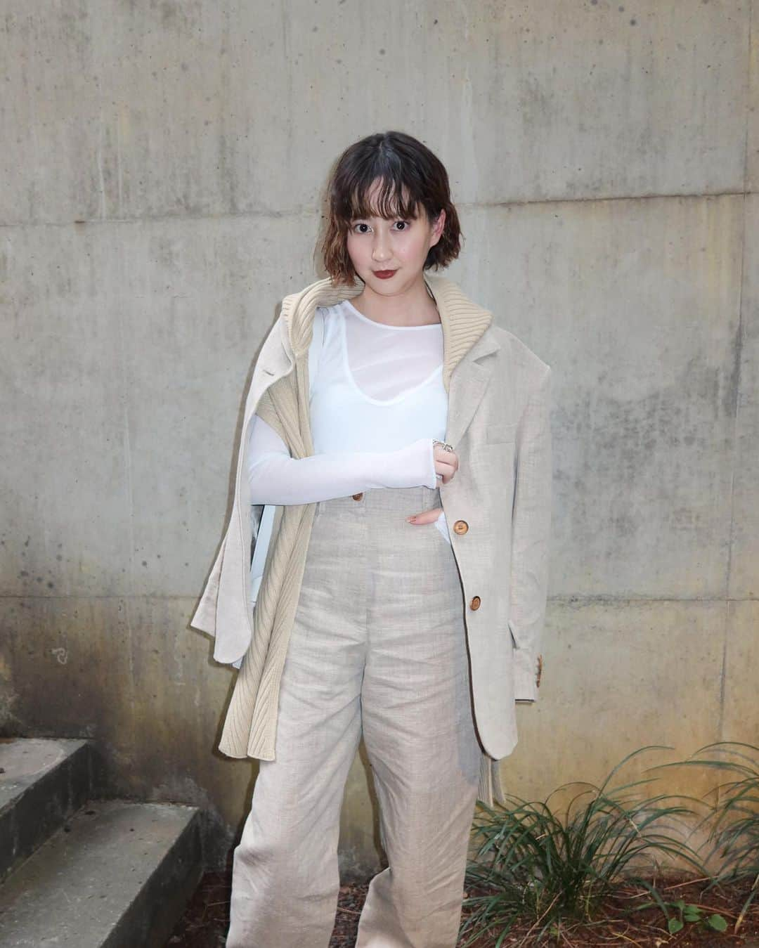 河北麻友子のインスタグラム：「FASHION SUIT: Acne Studios TOP: ETRÉ HOOD: Ameri SLIPPERS: Gucci BAG: Acne Studios #FASHION #OOTD #麻友コーデ」