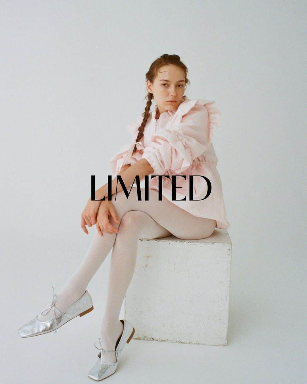 HONEY MI HONEY OFFICIALのインスタグラム：「ISETAN SHINJUKU POP UP STORE  organdy frill blouson PINK ※伊勢丹限定カラー ______________________  伊勢丹新宿『acutegrrrl』にてPOP UP STOREを開催  HONEY MI HONEYでは"The Pink party"をテーマに、伊勢丹限定カラーのアイテムや限定商品をご用意しております  更に、税込16,500以上お買い上げの方に先着でハートリングをプレゼント  東京では数年ぶりの開催となる今回のPOP UP STORE 皆様のご来場を心よりお待ちいたしております  [日時] 11.1(wed)-11.5(sun) ※最終日は18:00閉場  [開催場所] 伊勢丹新宿店 本館6階催物場  @honeymihoney_official  @acutegrrrl_isetan @isetan_shinjuku  #HONEYMIHONEY #acutegrrrl  #伊勢丹」