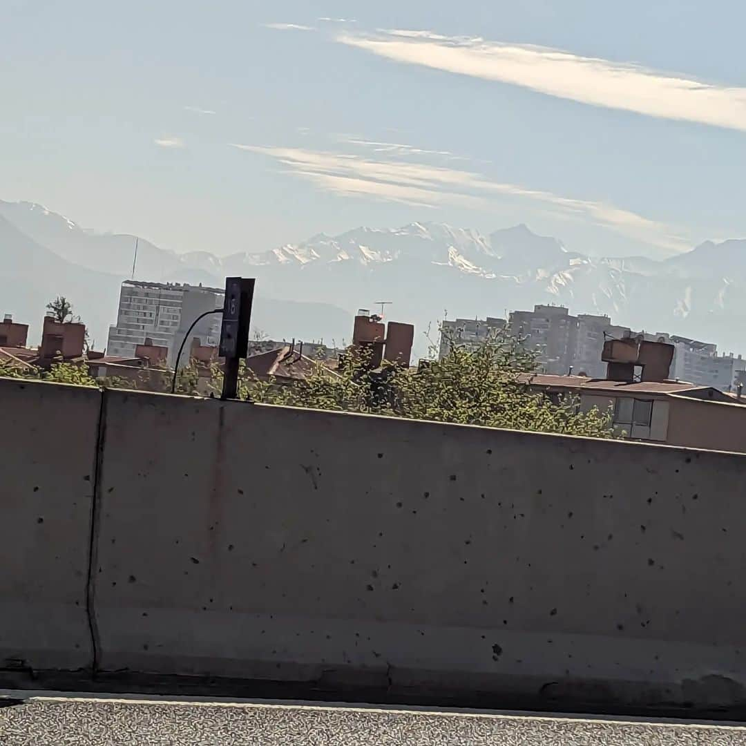 PJクォンさんのインスタグラム写真 - (PJクォンInstagram)「Gotta love a mountain view on the way into town from airport #panamericanos2023」10月17日 22時17分 - pjkwong