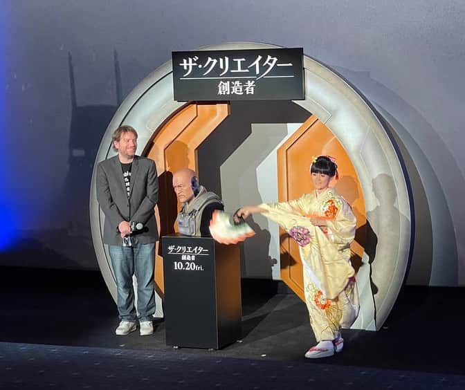 市川海老蔵 （11代目）さんのインスタグラム写真 - (市川海老蔵 （11代目）Instagram)「* Reika attended the movie The Creator’s Japan Premiere. Though I wanted to go see her… I fought off the urge to do so, and am having “tako-yaki” which is kind of a fried dumpling with octopus cooked into a round shape, at home🐙 Yup.  麗禾はジャパンプレミアムへ  見に行きたかったけど、、  グッと堪えて、  家たこ焼き🐙  うん、  #市川團十郎白猿 #市川海老蔵 #海老蔵  #市川新之助 #成田屋 #歌舞伎 #成長記録 #子育てぐらむ #子供のいる暮らし #子どものいる暮らし #子育て日記 #三千世界 #children #childphotography #daughter #son #ABKAI #ABMORI #ebizoichikawa #ebizo #kabuki #thunderparty #theater #theaterarts #actor #japan #classic」10月17日 22時21分 - ebizoichikawa.ebizoichikawa