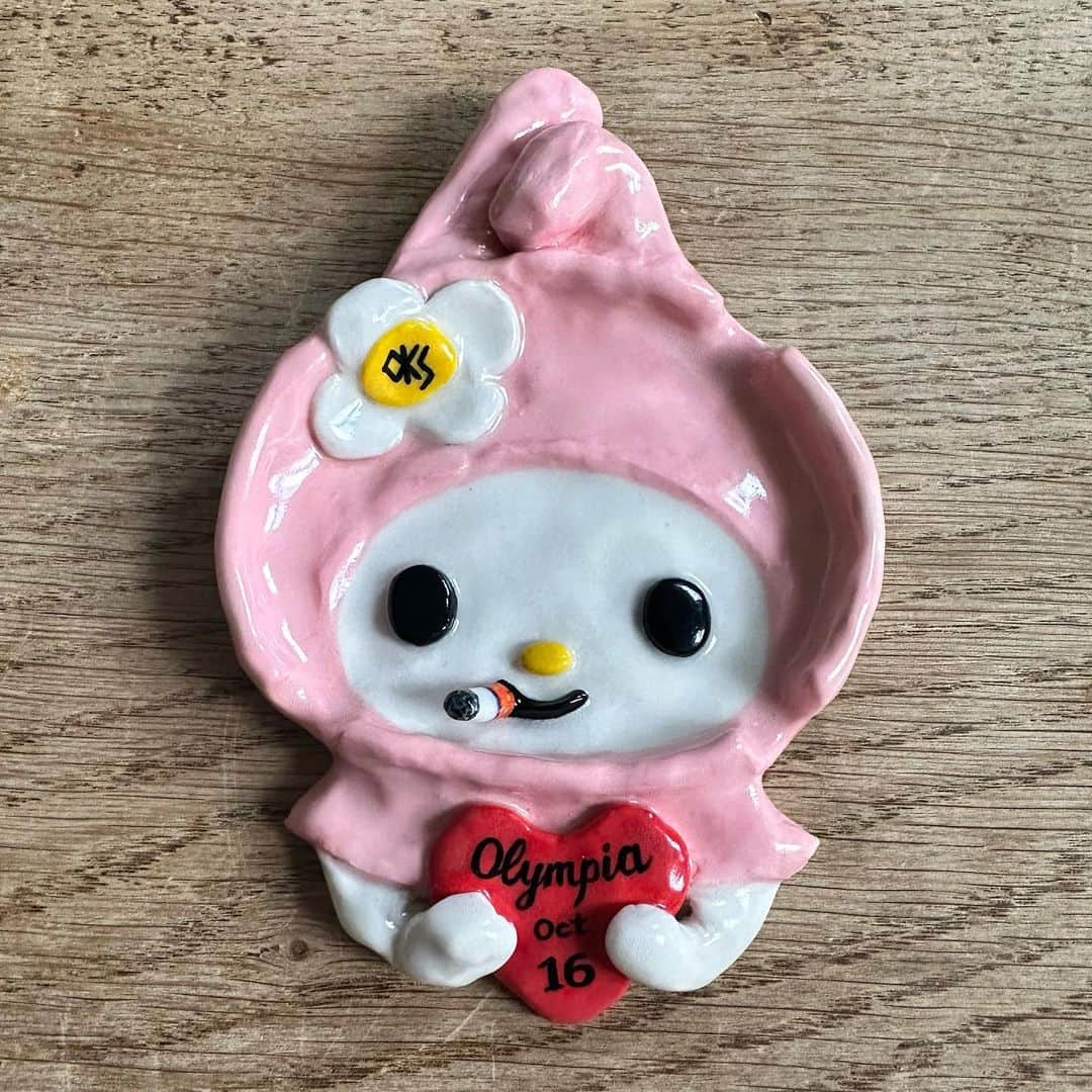 オランピアルタンさんのインスタグラム写真 - (オランピアルタンInstagram)「The best gift ever @cletan 🩷🚬🐰 made by my October 16 twin @oksnycforever #mymelodywithacig #mymelody #oksnyc」10月17日 22時31分 - olympialetan