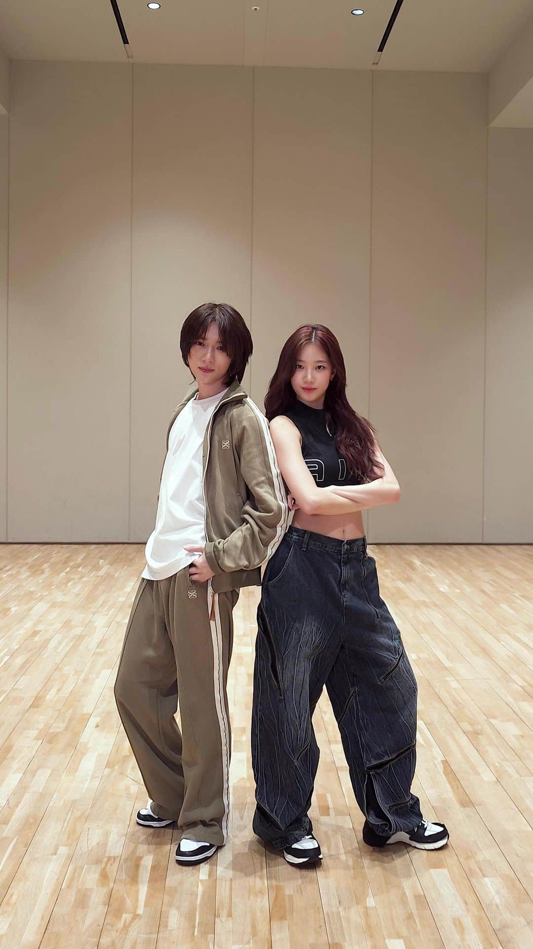 のインスタグラム：「#ChasingThatFeeling ‘Perfect’ Voguing🦢👑 ˚. *࿐ #BEOMGYU #KAZUHA #LE_SSERAFIM @le_sserafim  #투모로우바이투게더 #TOMORROW_X_TOGETHER #TXT #TheNameChapter #FREEFALL」